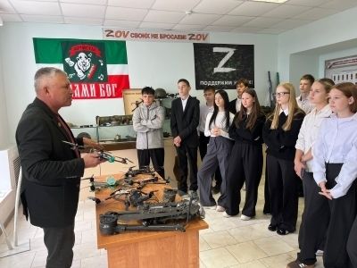 В Нурлате школьникам рассказали о героях прошлого и настоящего