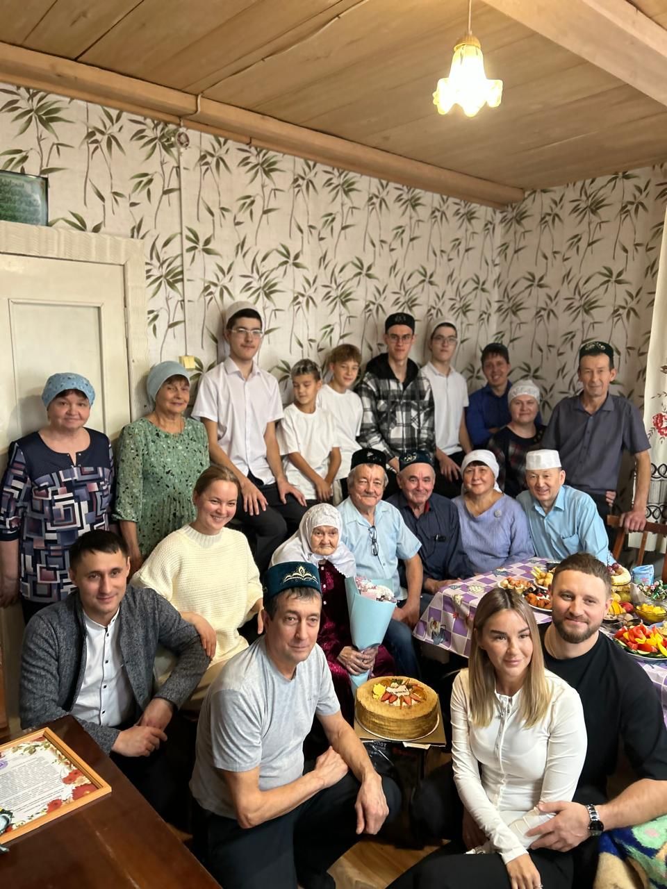 Жительницу деревни Новое Альметьево Гульнур Фардиновну Нигматуллину поздравили с 90-летием