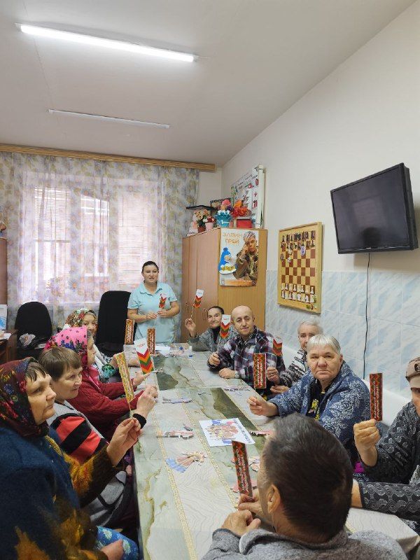 Тепло единства: в Нурлатском доме престарелых прошел праздничный день