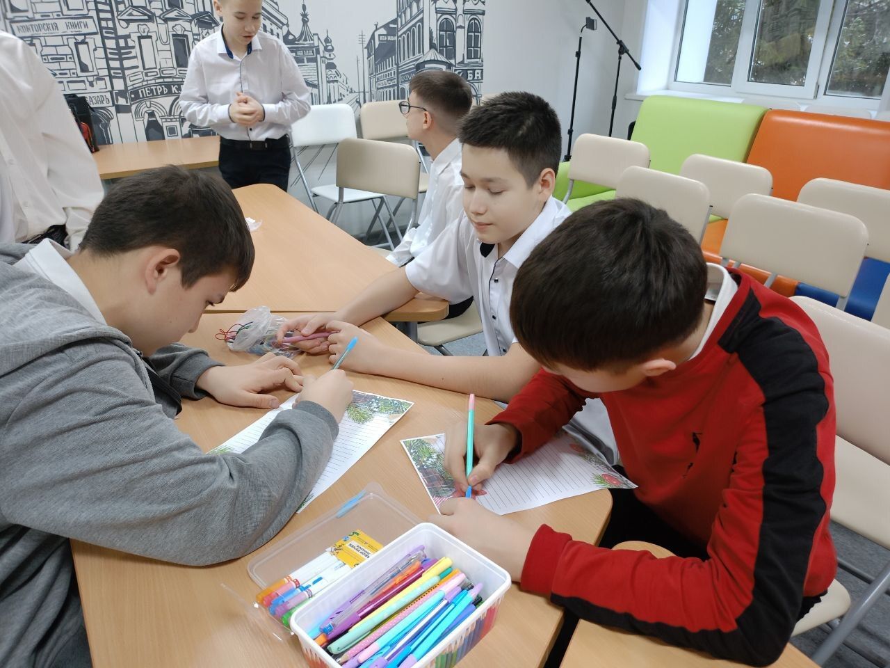 Юные волонтеры Нурлата соткали невидимый щит для наших бойцов