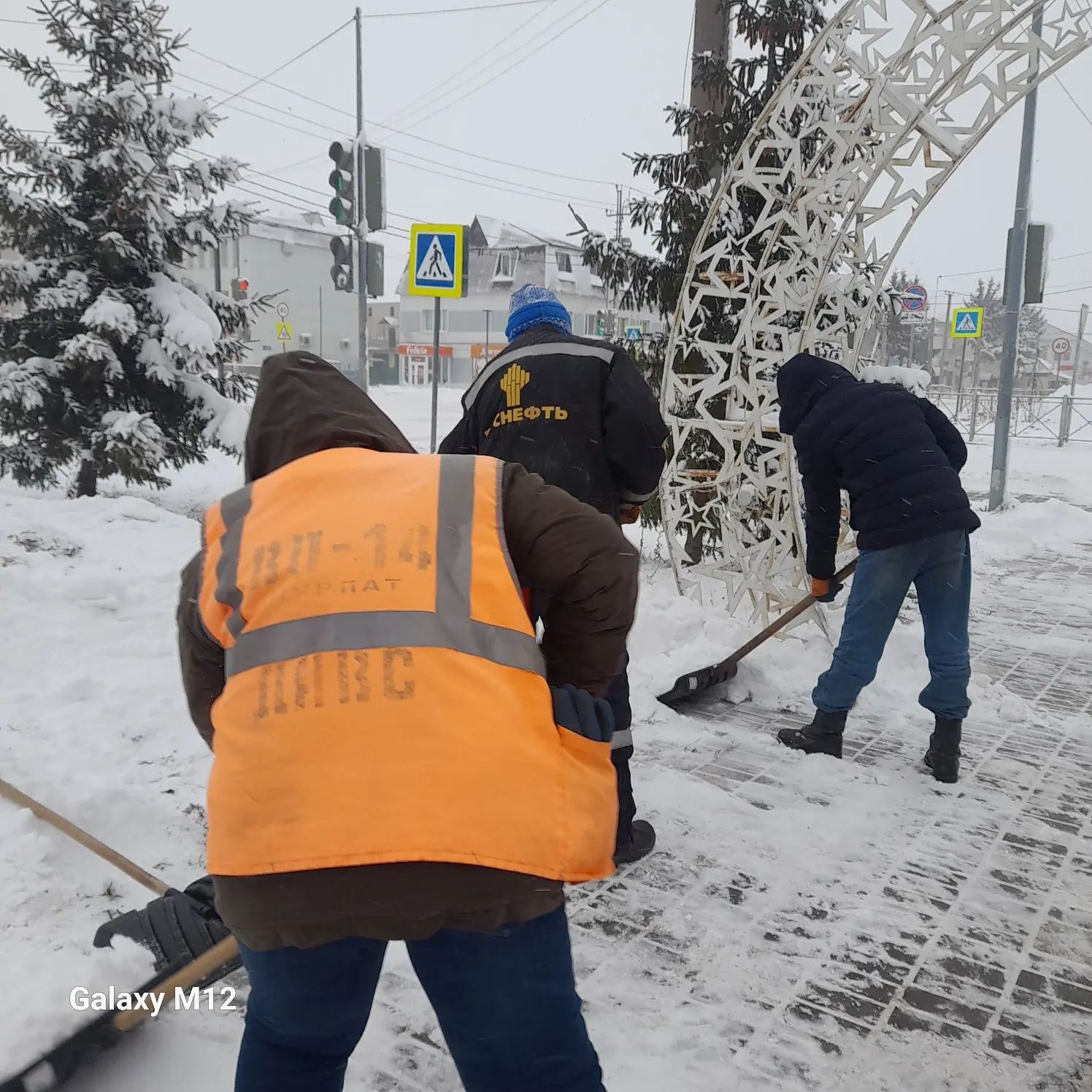 В Нурлатском районе ведут активную борьбу со снегопадом