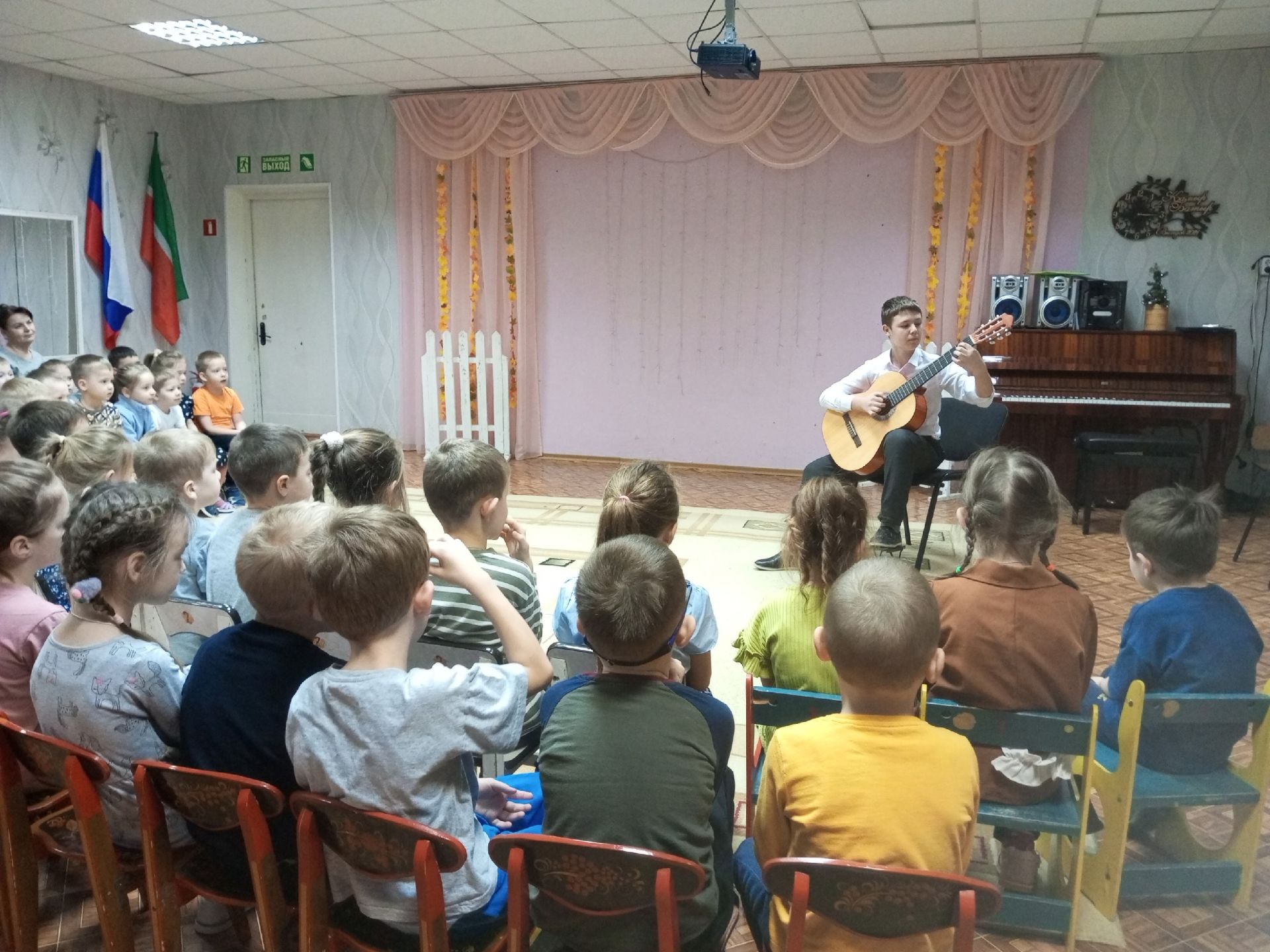 Юные артисты «Сэлэт» подарили праздник детям сада «Камыр‑батыр»