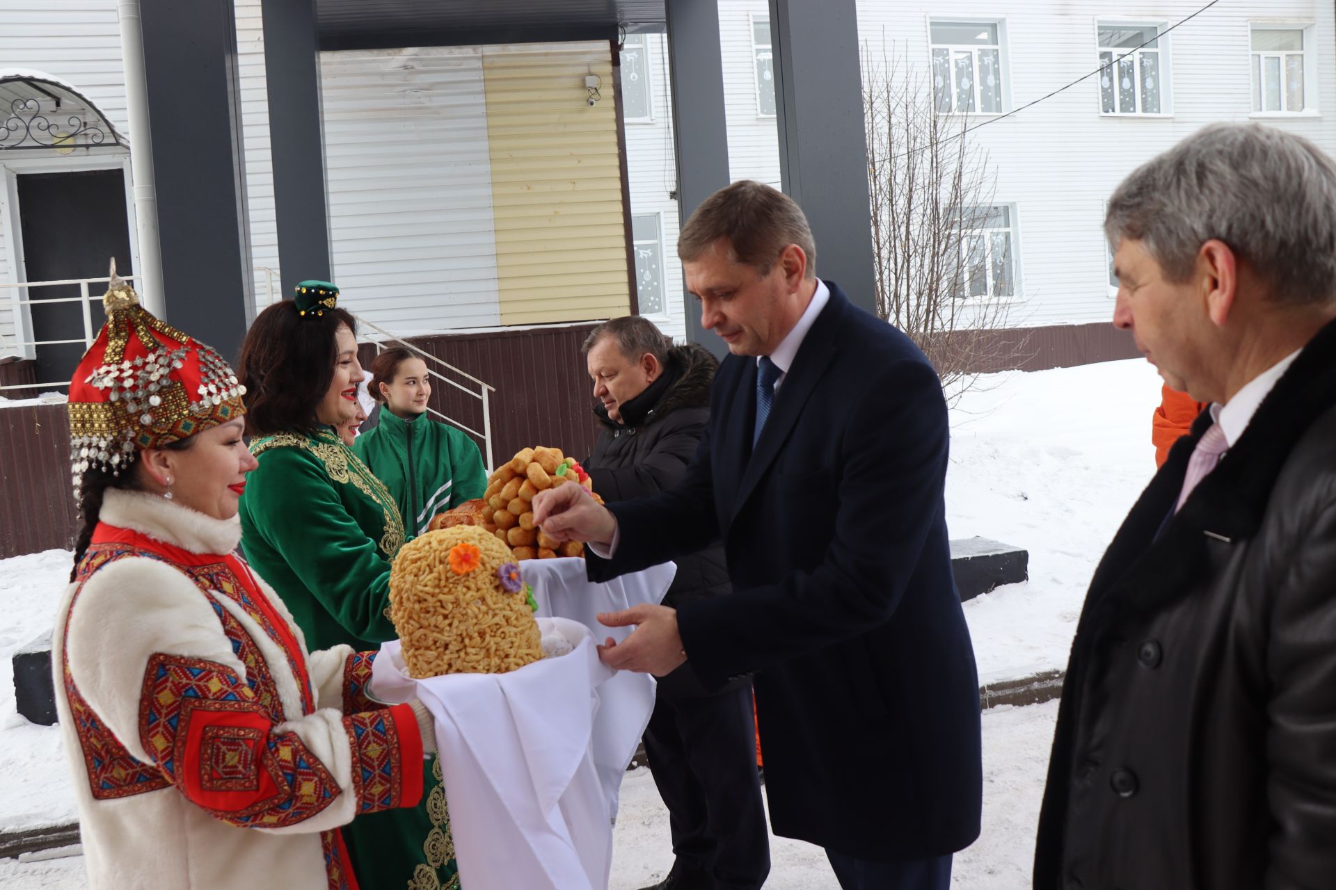 В Нурлате торжественно открыли спортзал городской школы №8 (+фоторепортаж)