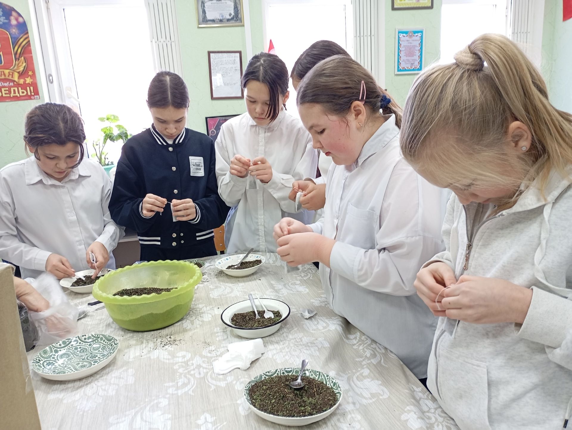 Урок патриотизма на практике: нурлатские гимназисты помогли в сборе гуманитарной помощи