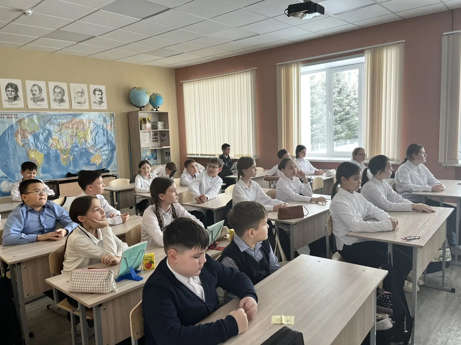В преддверии Дня энергетика школьники Нурлата боролись за звание «Гения»