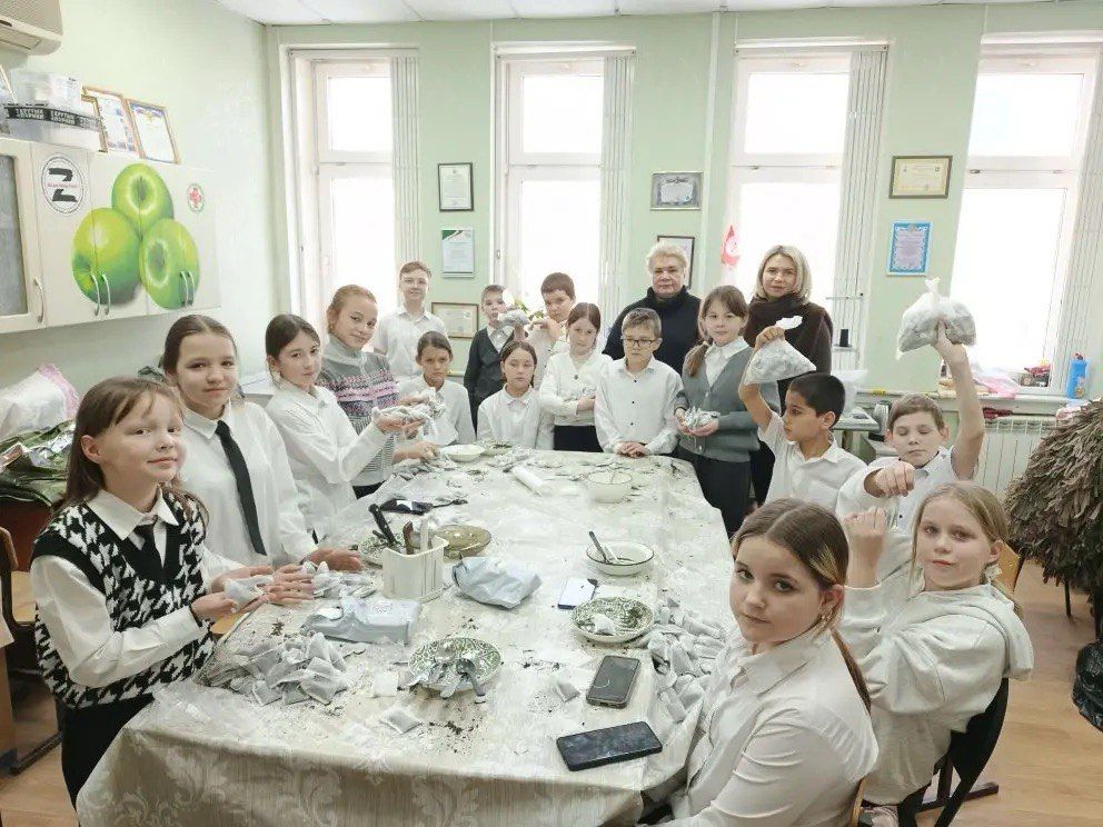 Нурлатский школьник Расул Замалеев провёл для одноклассников экскурсию в волонтёрский штаб