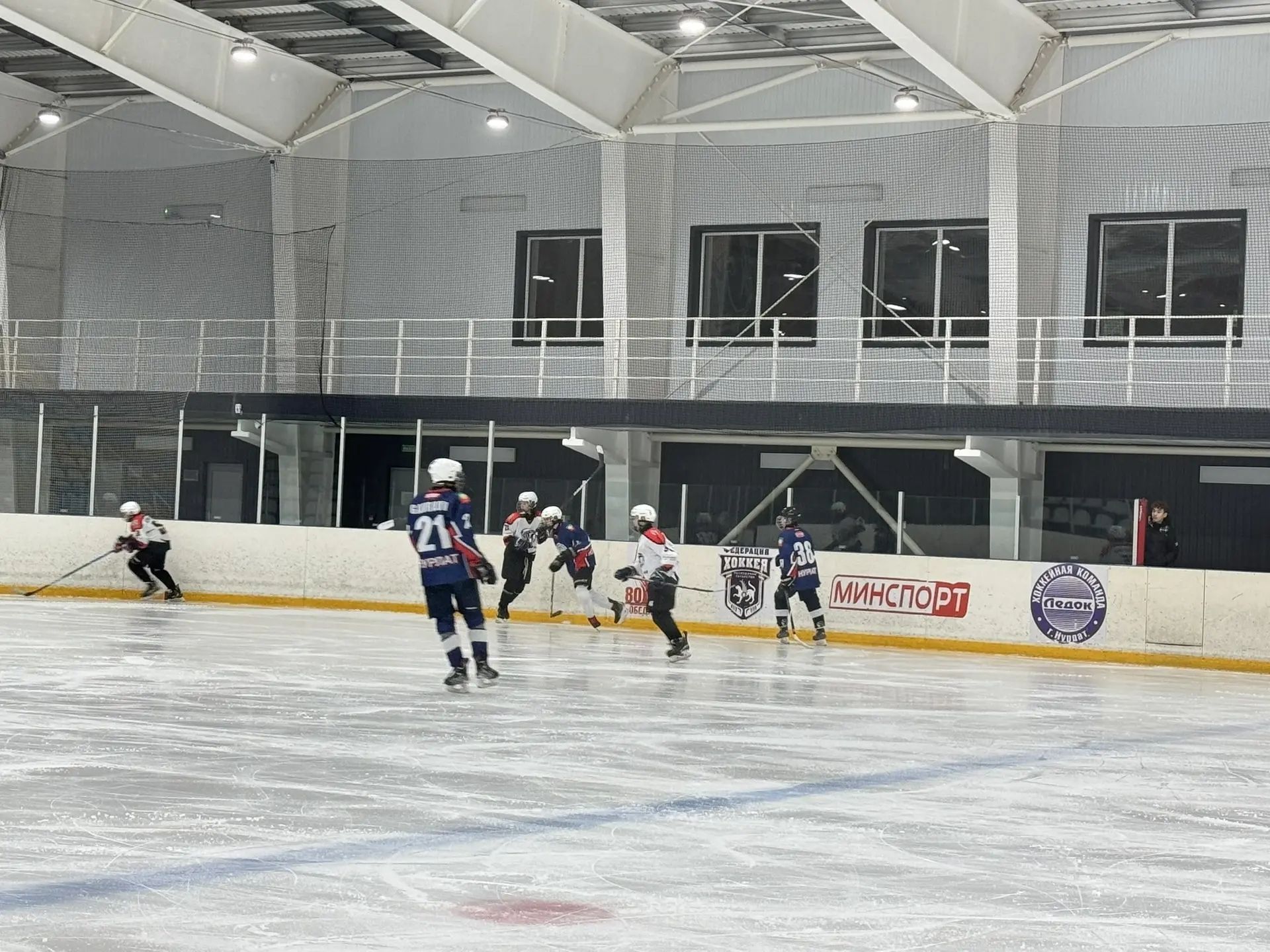 Нурлатский «Ледок» одержал убедительную победу в матче, посвящённом Дню Героев Отечества