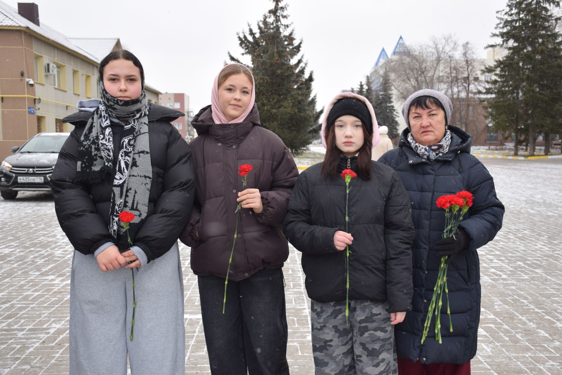 В Нурлате состоялся торжественный митинг, посвященный Дню Героев Отечества (+фоторепортаж)