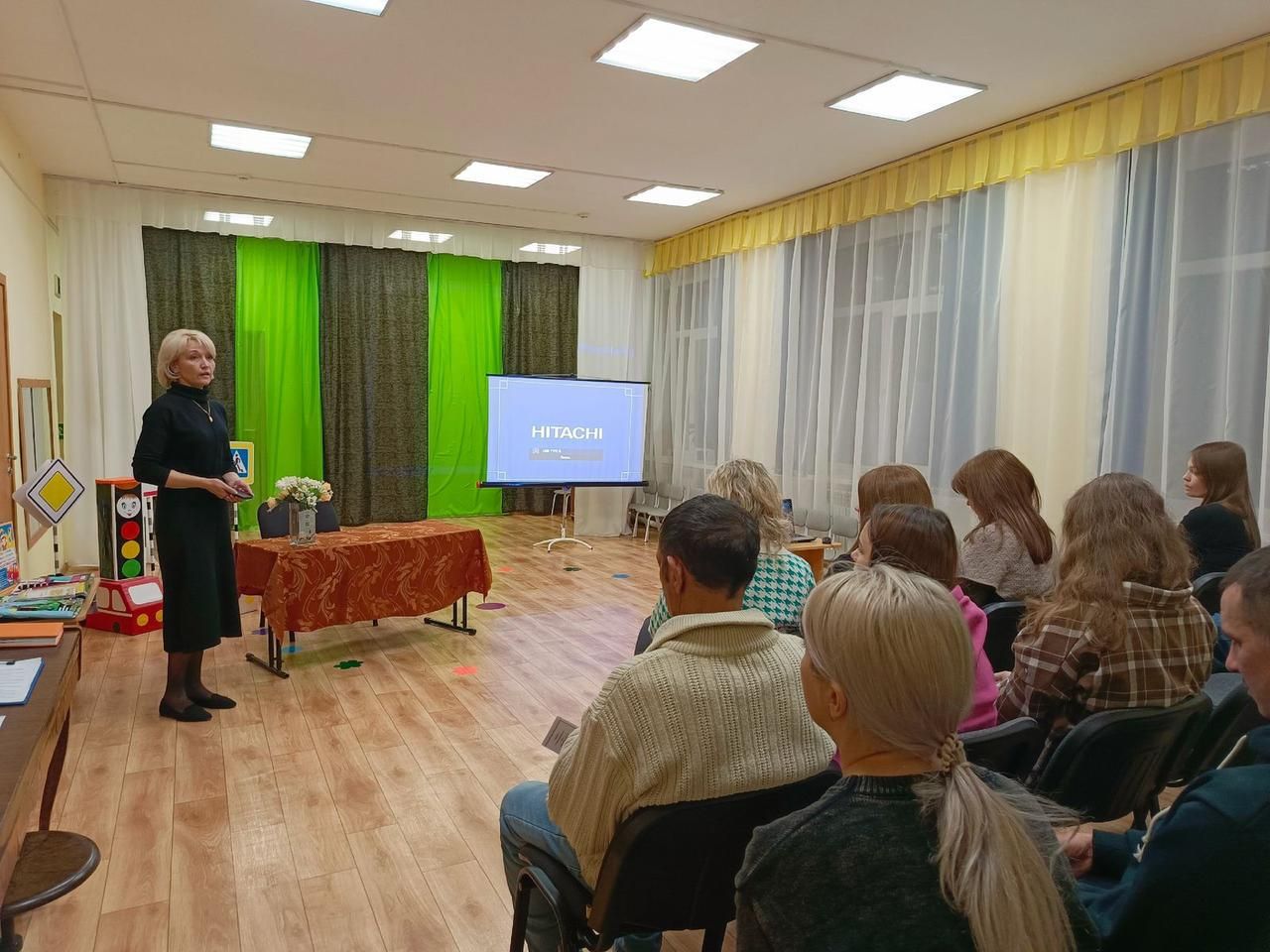 Инспектор ГИБДД провел беседу с родителями в детском саду «Колосок»