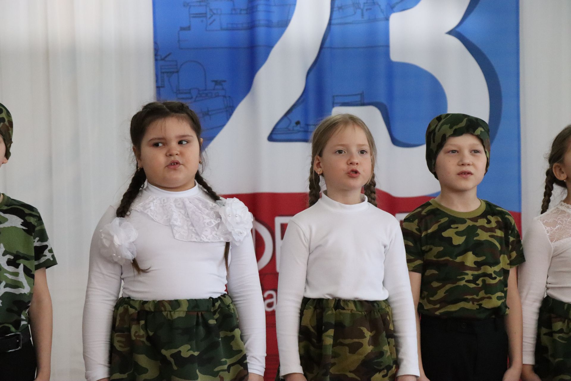 Нурлатский смотр строя и песни: волонтеры, героическая память и детская отвага (фоторепортаж)