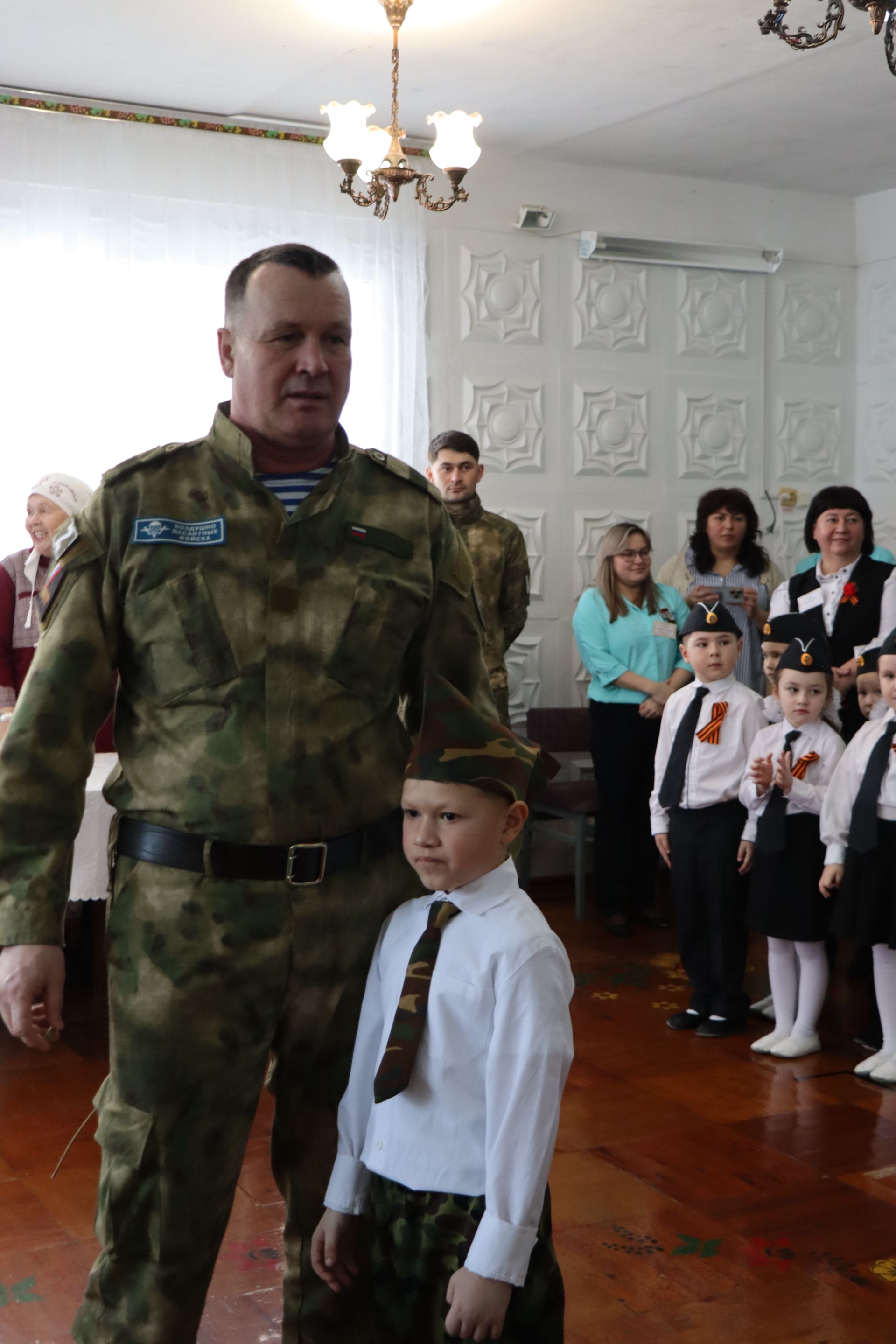 Нурлатский смотр строя и песни: волонтеры, героическая память и детская отвага (фоторепортаж)