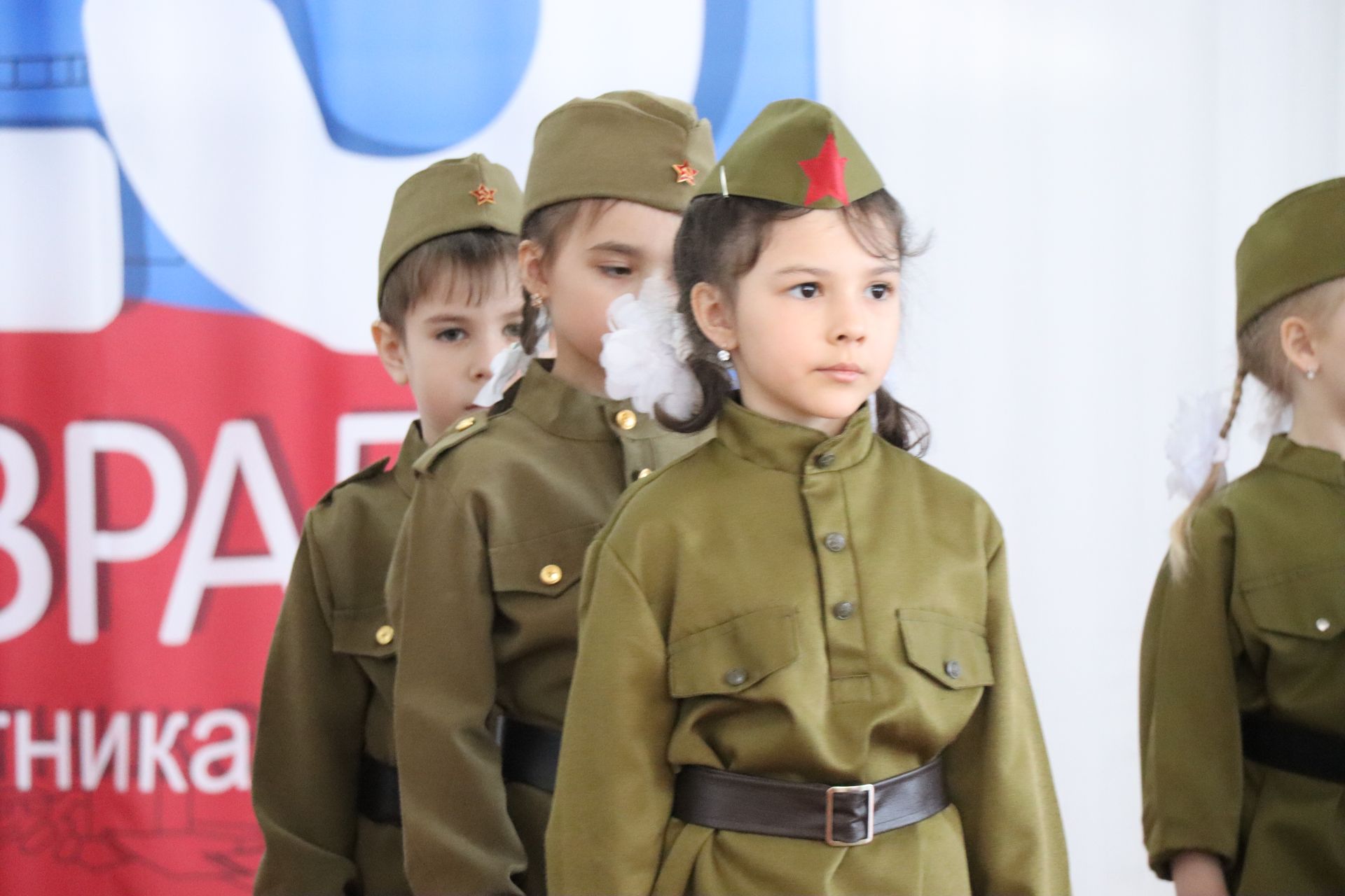 Нурлатский смотр строя и песни: волонтеры, героическая память и детская отвага (фоторепортаж)
