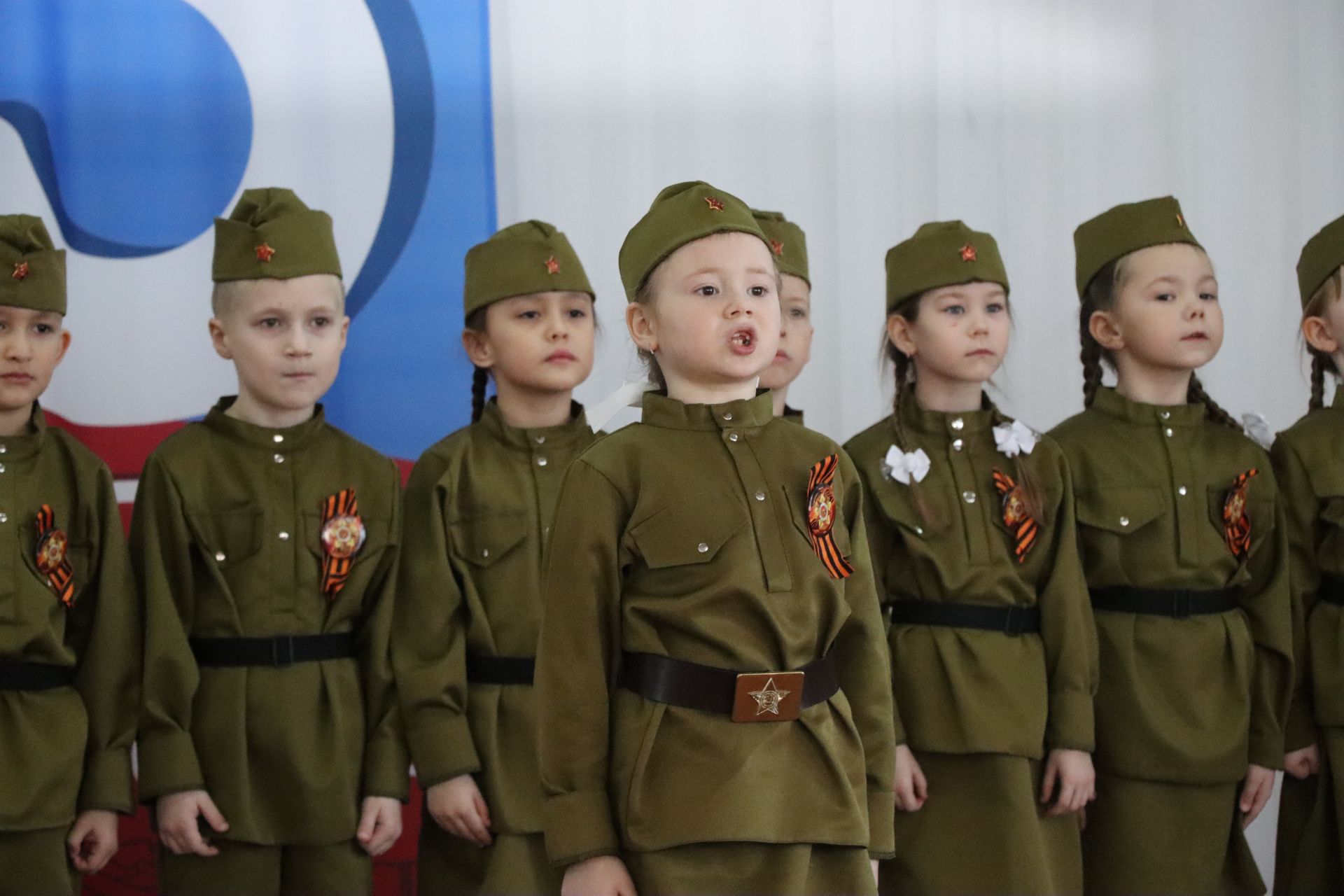 Нурлатский смотр строя и песни: волонтеры, героическая память и детская отвага (фоторепортаж)