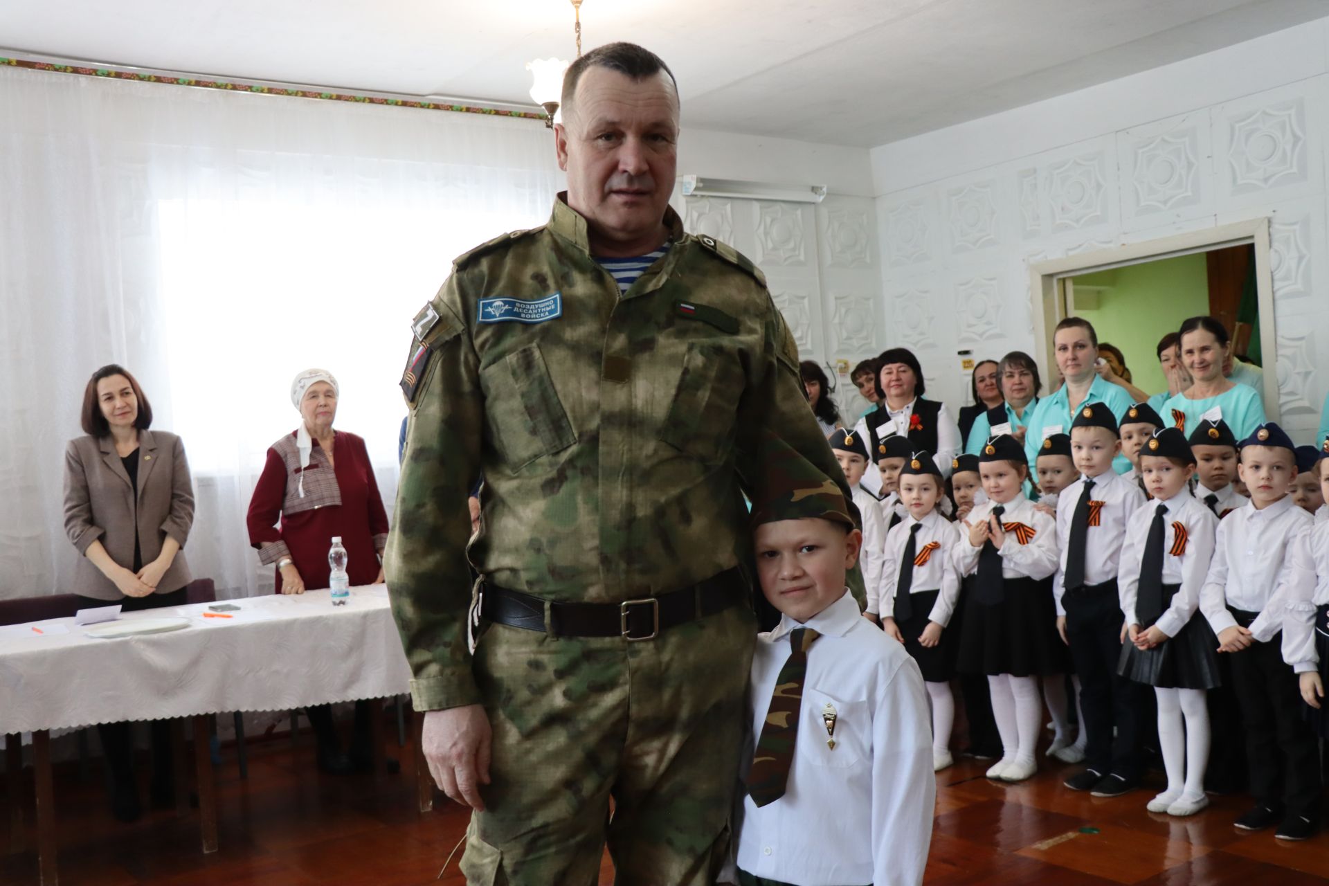 Нурлатский смотр строя и песни: волонтеры, героическая память и детская отвага (фоторепортаж)