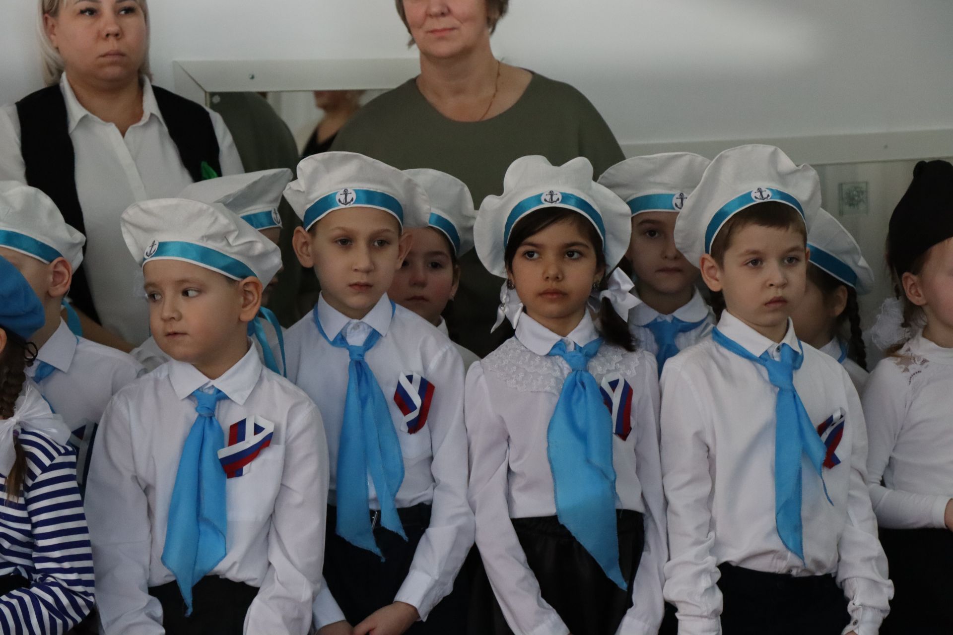 Нурлатский смотр строя и песни: волонтеры, героическая память и детская отвага (фоторепортаж)