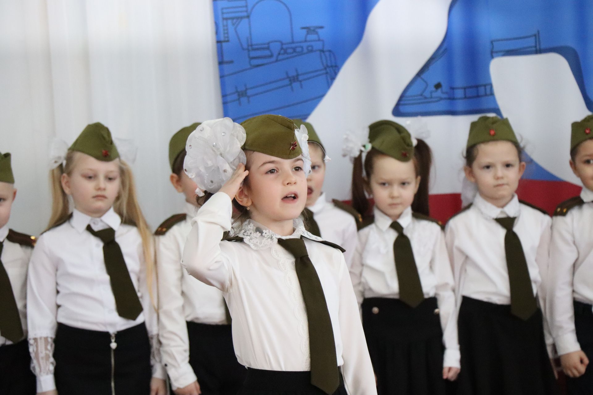 Нурлатский смотр строя и песни: волонтеры, героическая память и детская отвага (фоторепортаж)