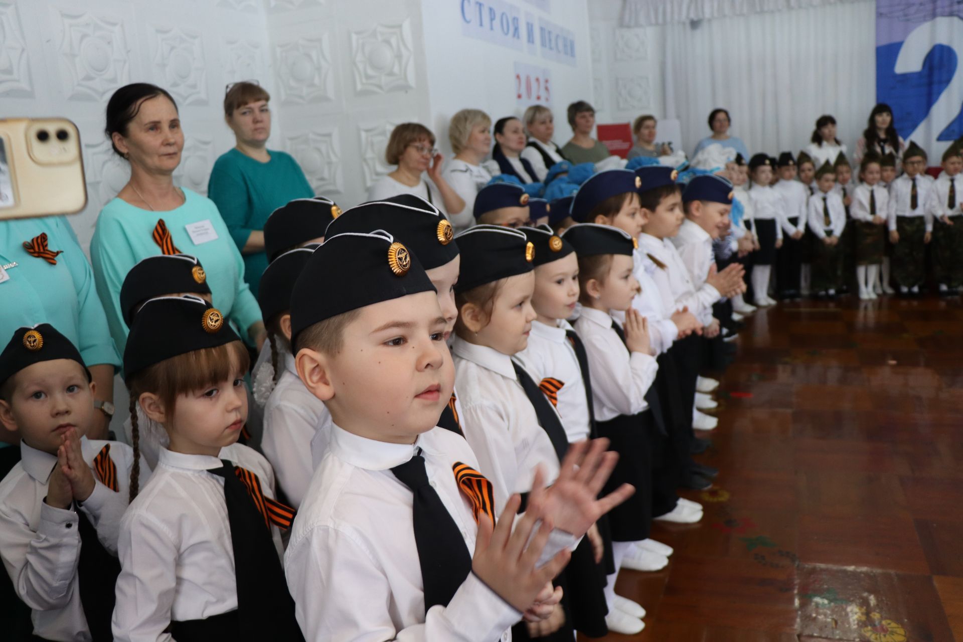 Нурлатский смотр строя и песни: волонтеры, героическая память и детская отвага (фоторепортаж)