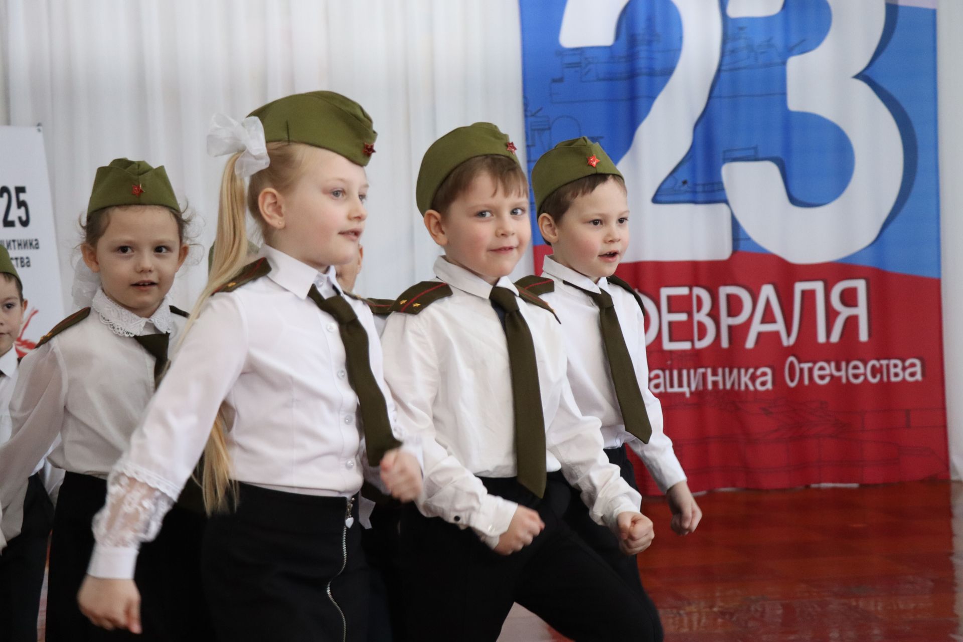 Нурлатский смотр строя и песни: волонтеры, героическая память и детская отвага (фоторепортаж)