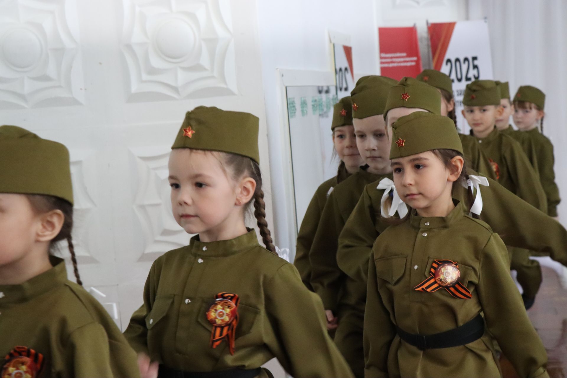 Нурлатский смотр строя и песни: волонтеры, героическая память и детская отвага (фоторепортаж)