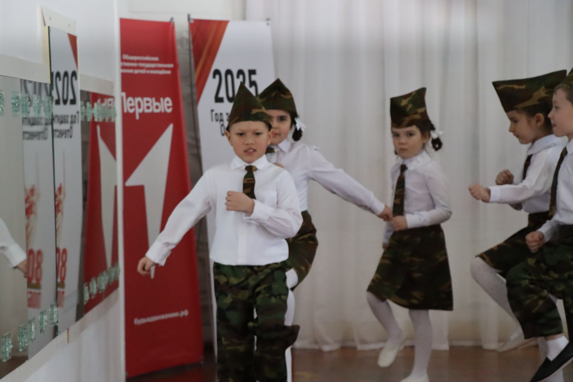 Нурлатский смотр строя и песни: волонтеры, героическая память и детская отвага (фоторепортаж)