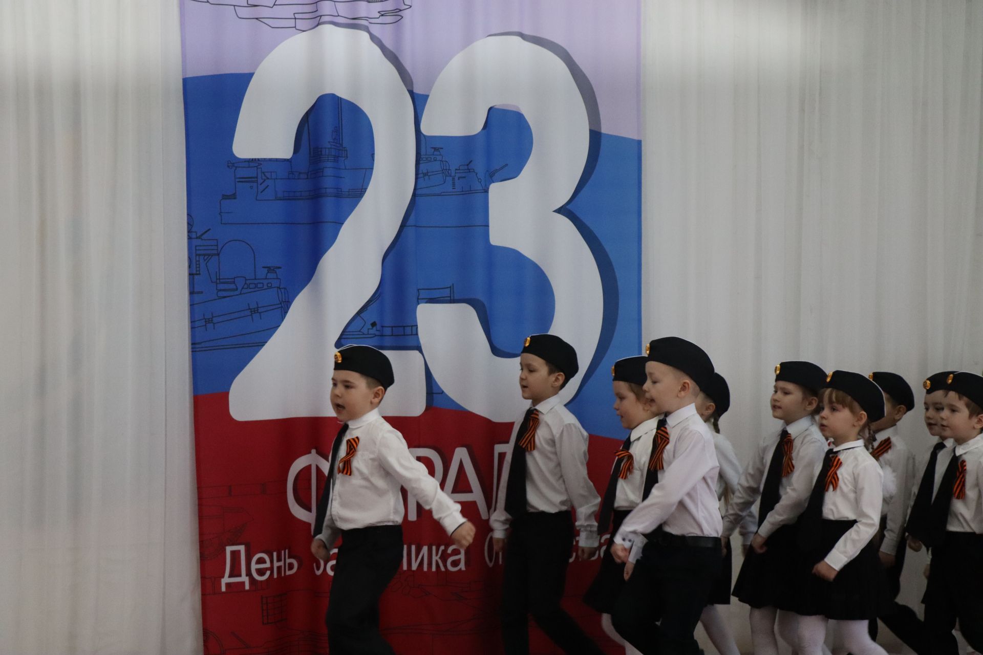 Нурлатский смотр строя и песни: волонтеры, героическая память и детская отвага (фоторепортаж)