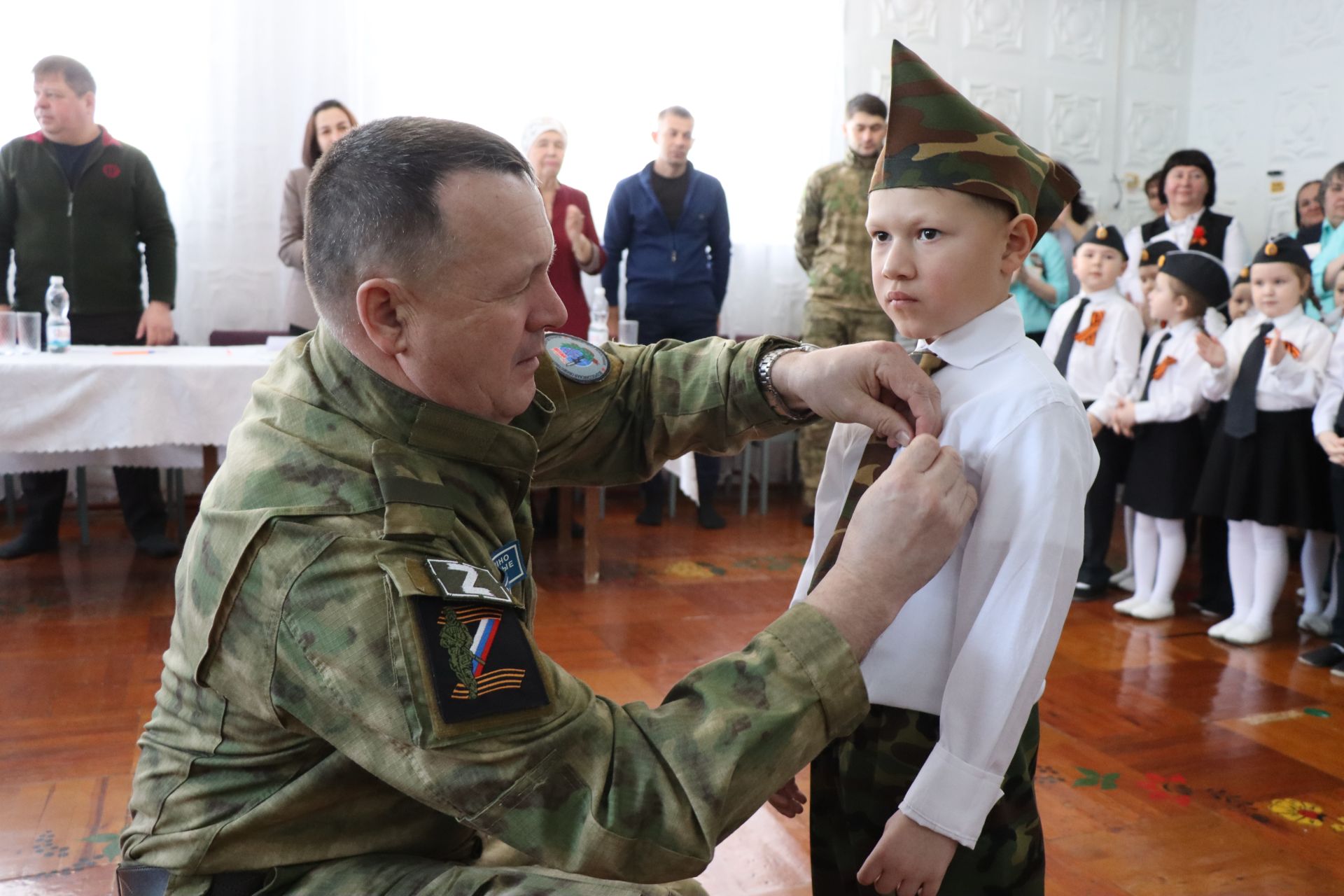 Нурлатский смотр строя и песни: волонтеры, героическая память и детская отвага (фоторепортаж)