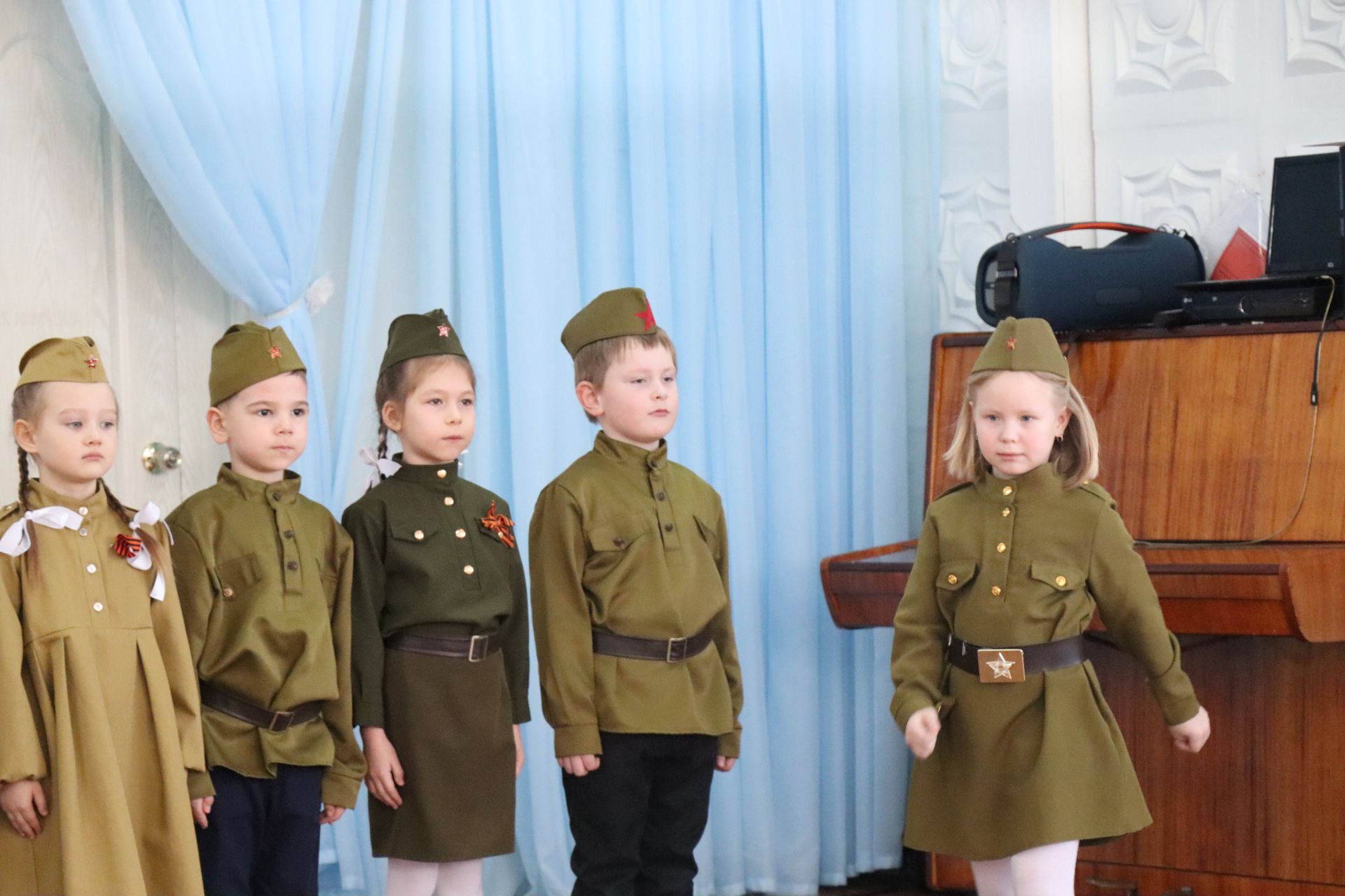 Нурлатский смотр строя и песни: волонтеры, героическая память и детская отвага (фоторепортаж)