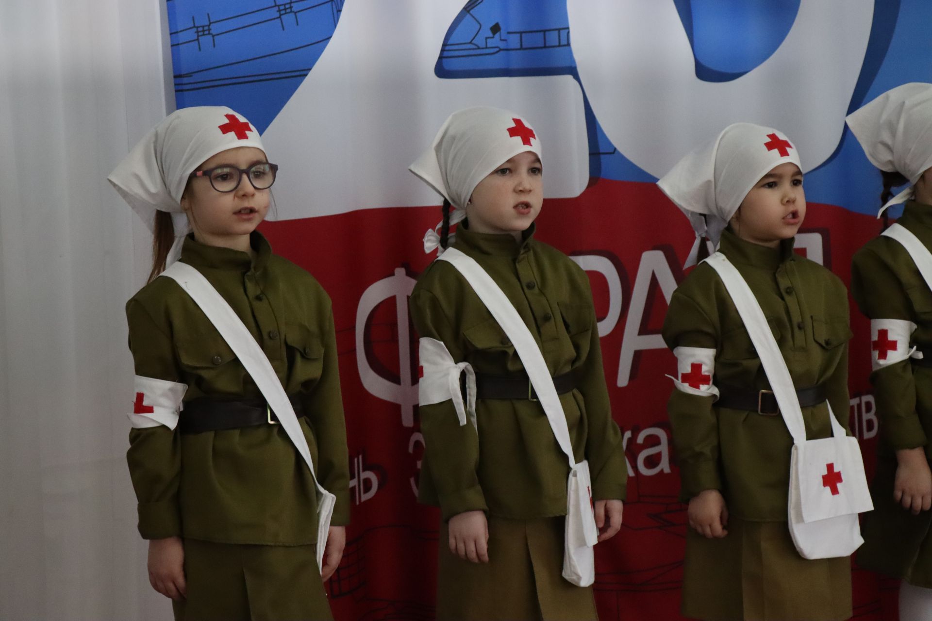 Нурлатский смотр строя и песни: волонтеры, героическая память и детская отвага (фоторепортаж)