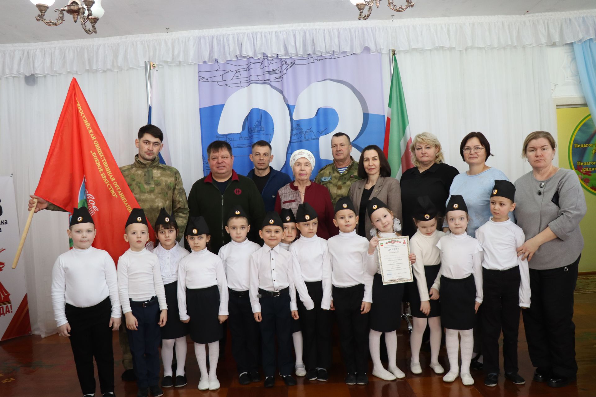 Нурлатский смотр строя и песни: волонтеры, героическая память и детская отвага (фоторепортаж)