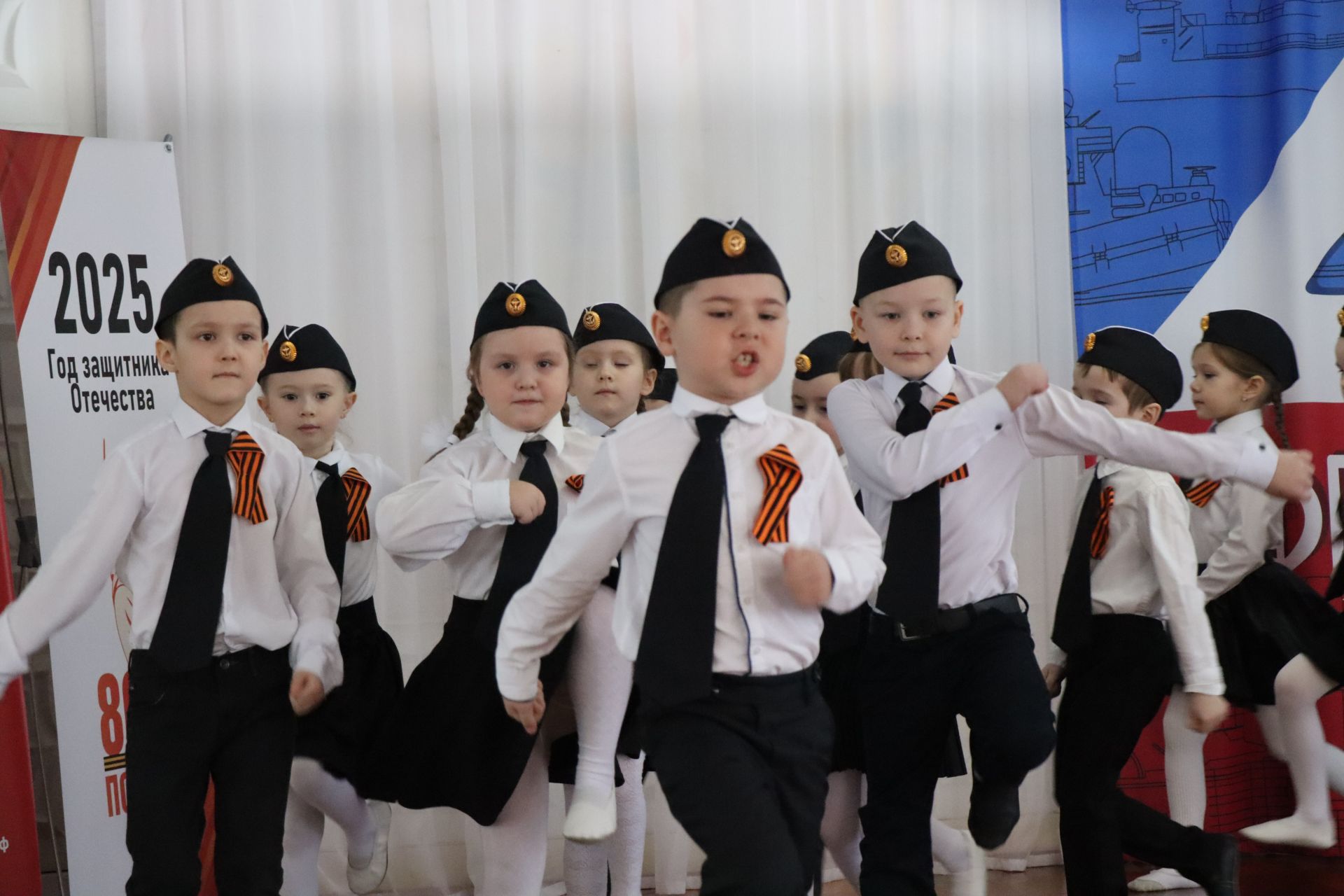 Нурлатский смотр строя и песни: волонтеры, героическая память и детская отвага (фоторепортаж)