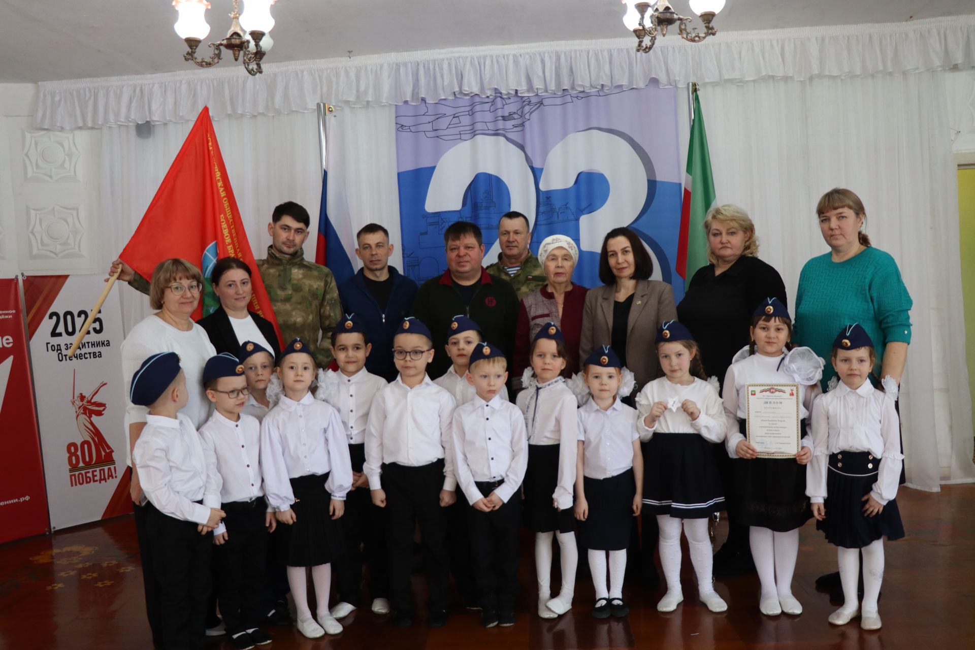 Нурлатский смотр строя и песни: волонтеры, героическая память и детская отвага (фоторепортаж)