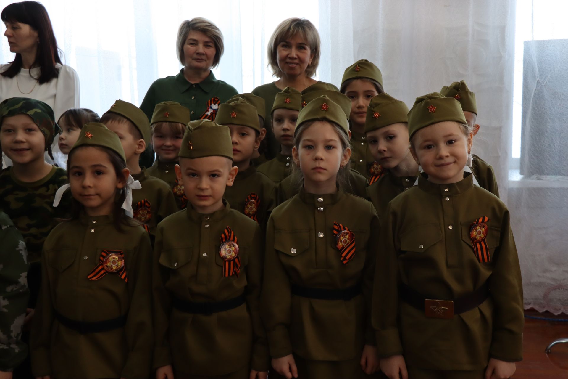 Нурлатский смотр строя и песни: волонтеры, героическая память и детская отвага (фоторепортаж)