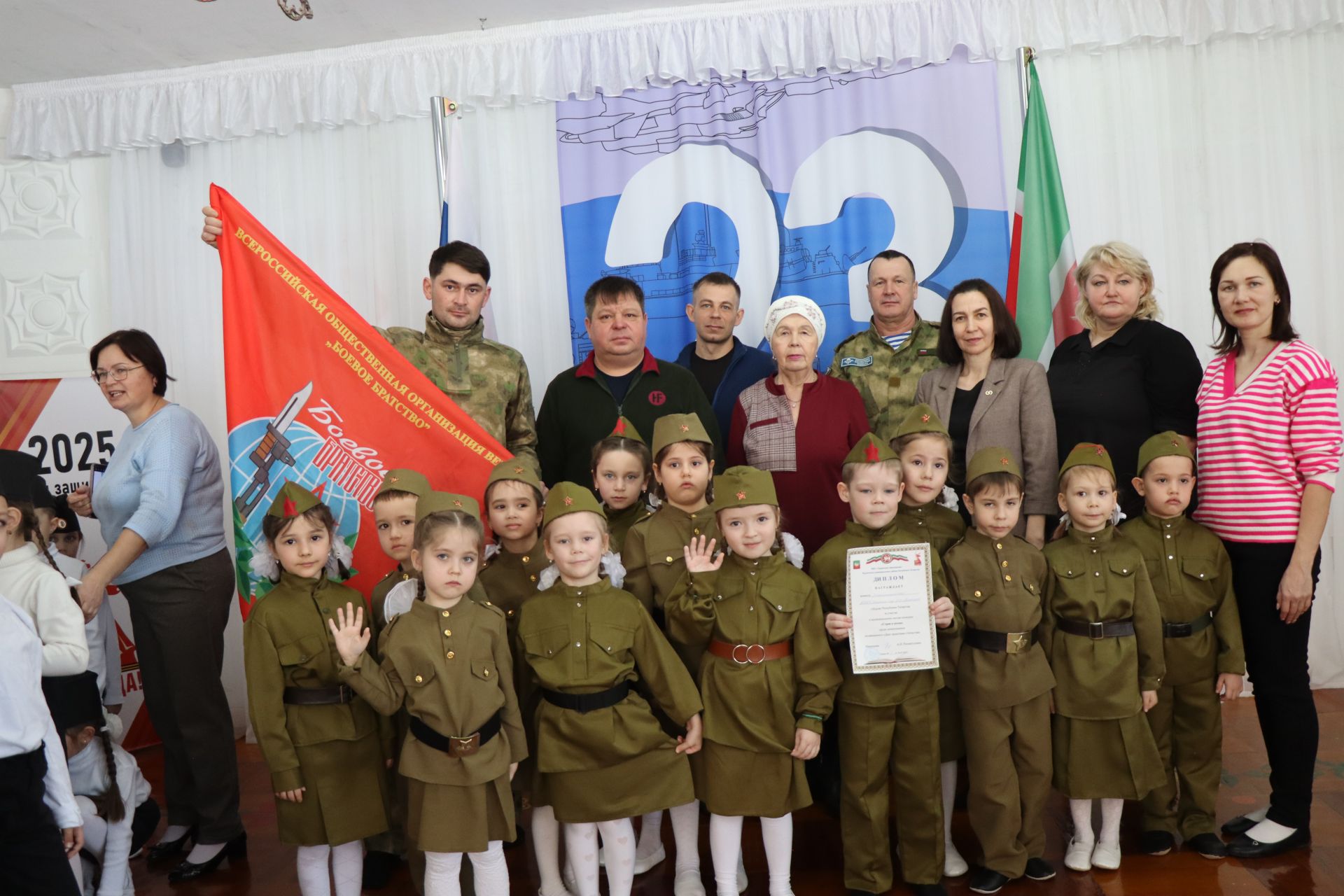 Нурлатский смотр строя и песни: волонтеры, героическая память и детская отвага (фоторепортаж)