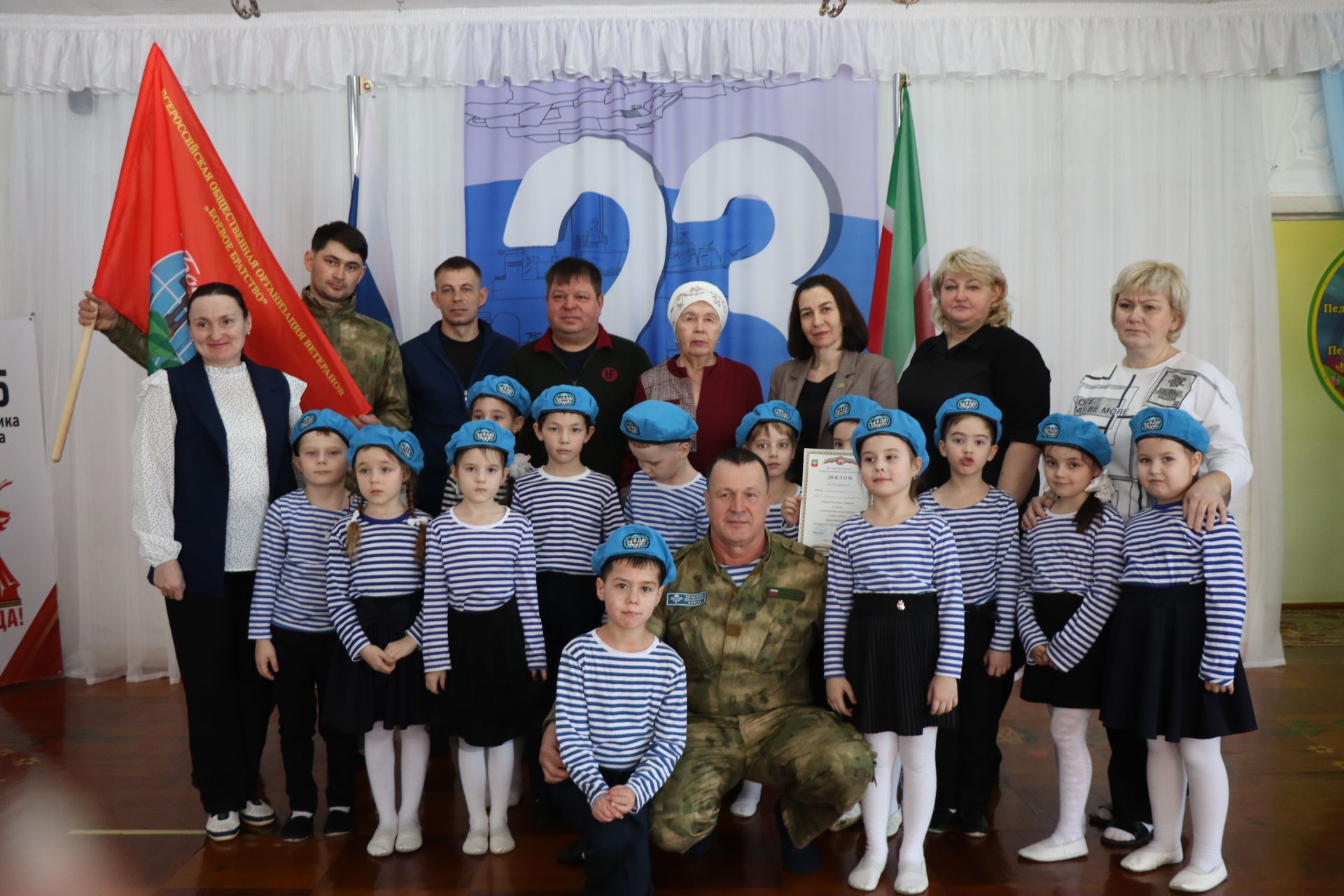 Нурлатский смотр строя и песни: волонтеры, героическая память и детская отвага (фоторепортаж)