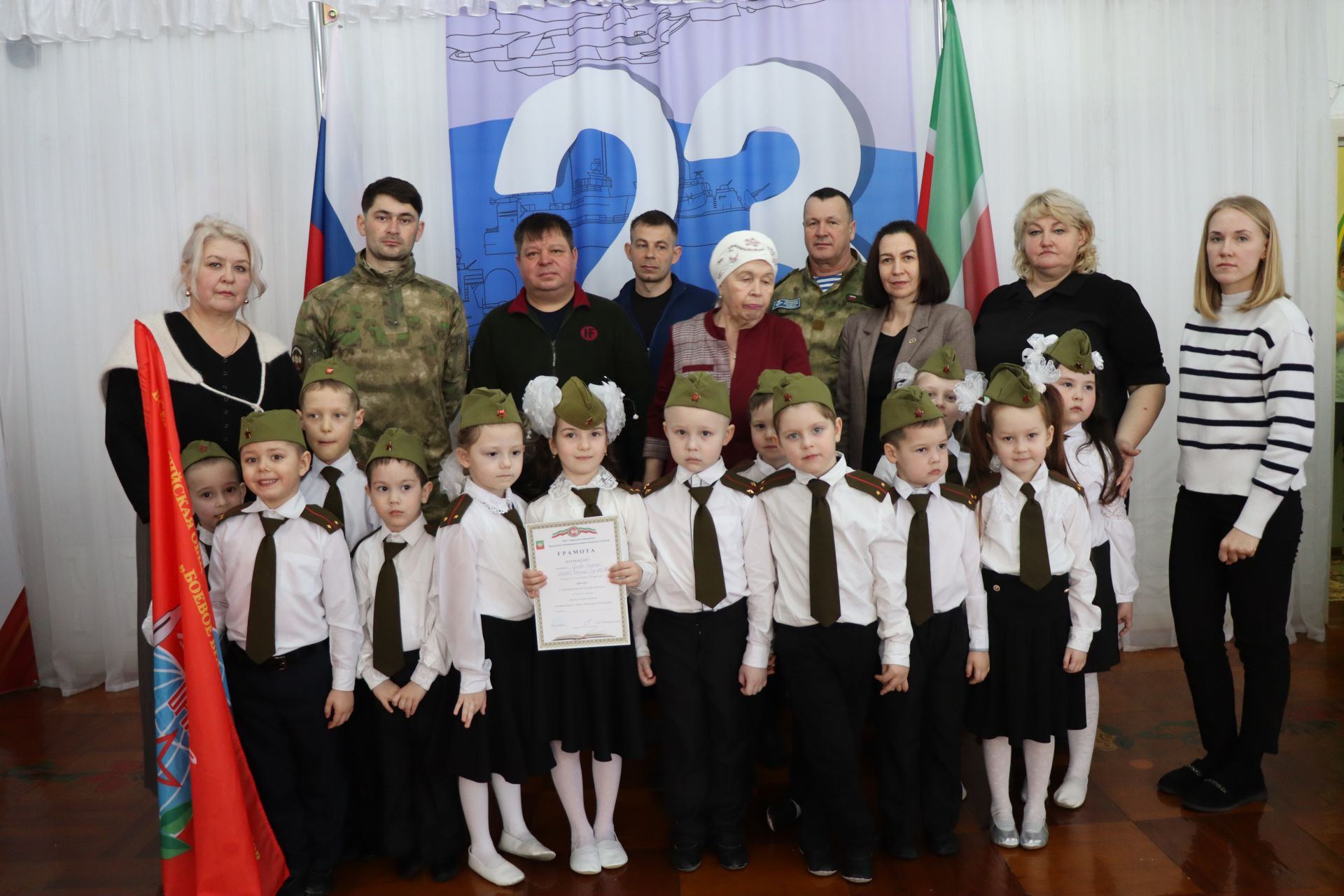 Нурлатский смотр строя и песни: волонтеры, героическая память и детская отвага (фоторепортаж)