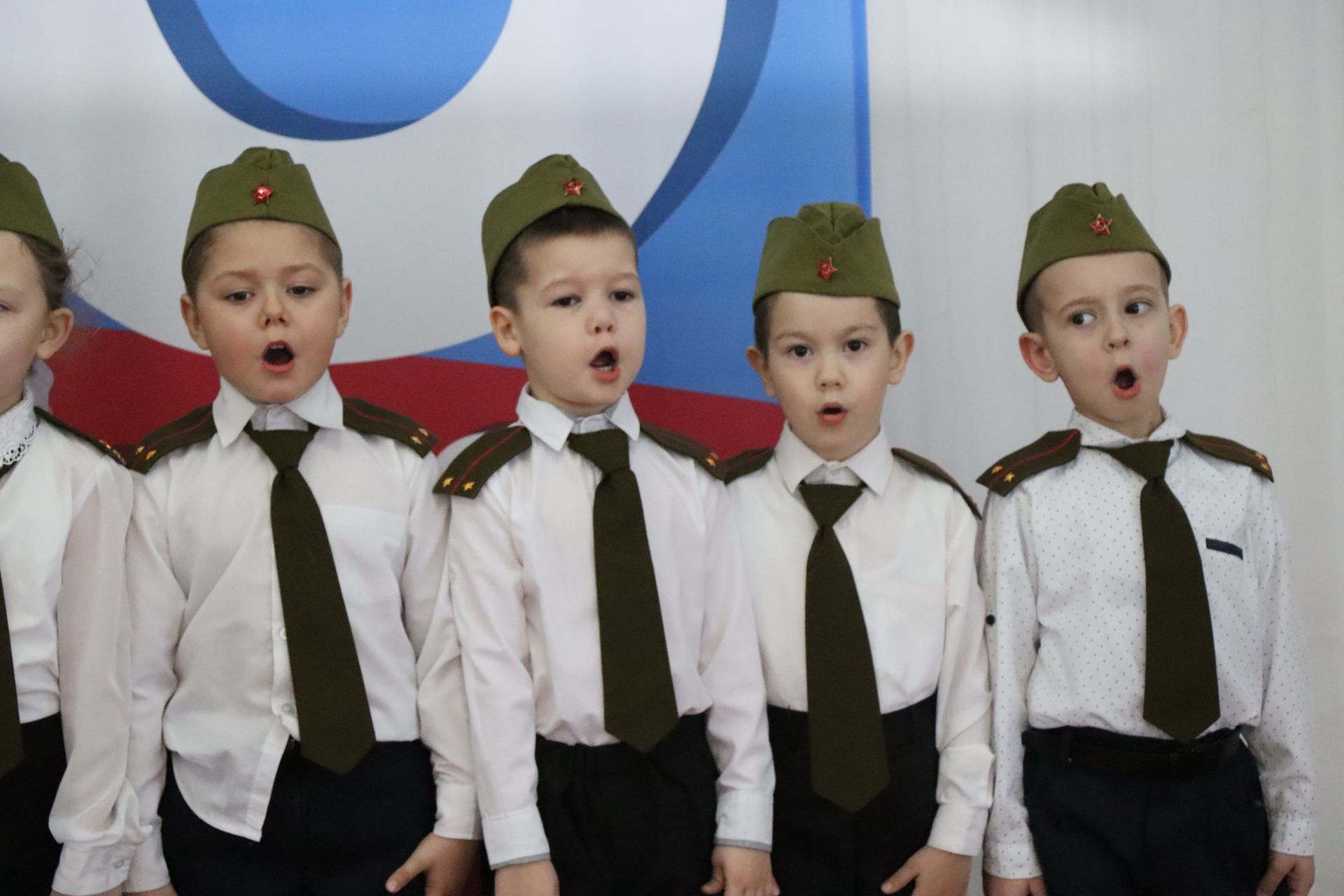 Нурлатский смотр строя и песни: волонтеры, героическая память и детская отвага (фоторепортаж)