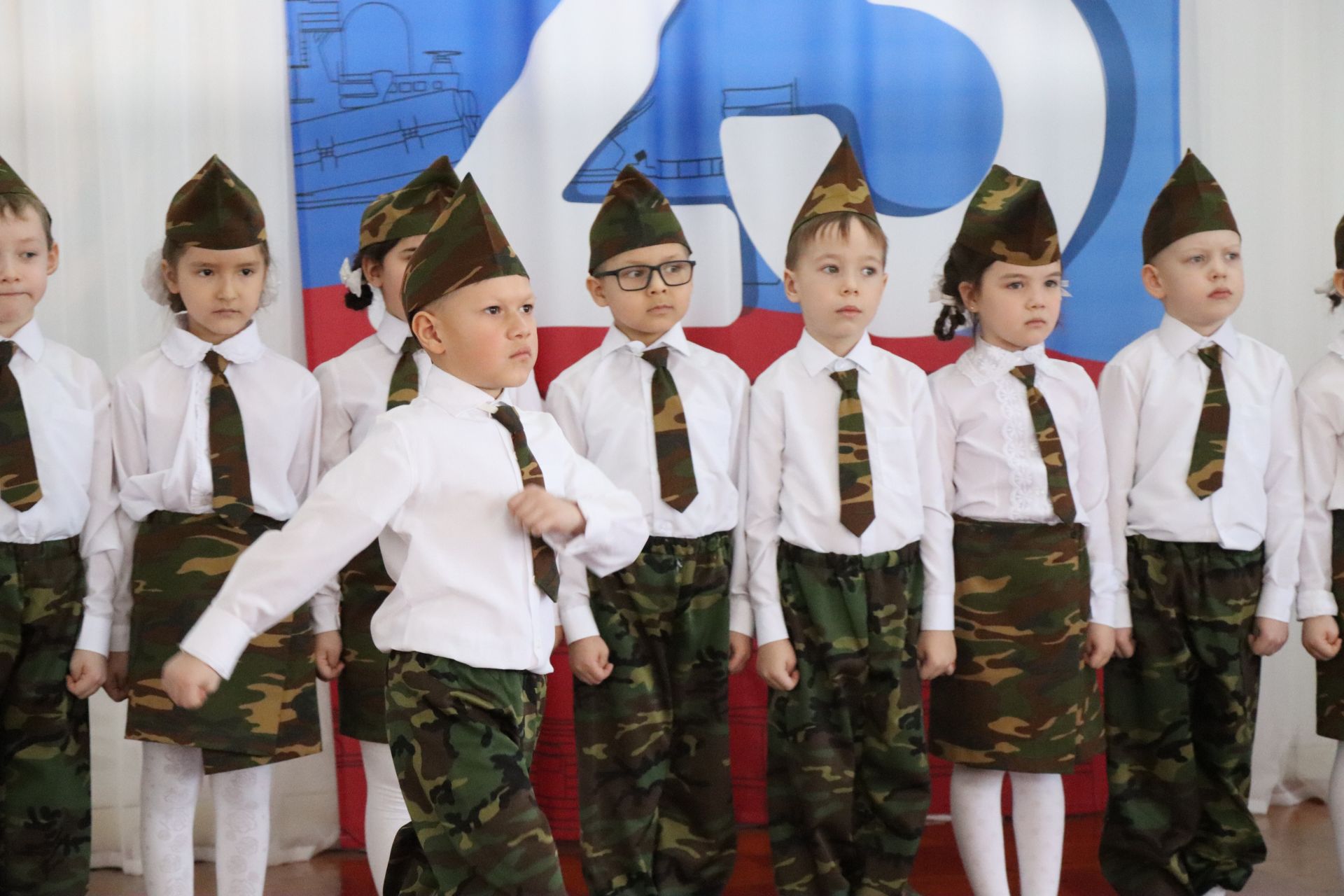 Нурлатский смотр строя и песни: волонтеры, героическая память и детская отвага (фоторепортаж)