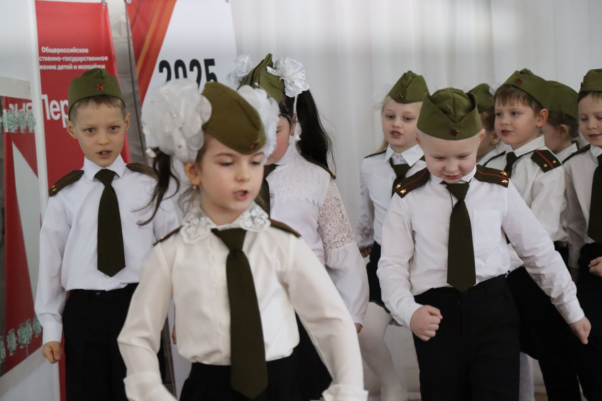 Нурлатский смотр строя и песни: волонтеры, героическая память и детская отвага (фоторепортаж)