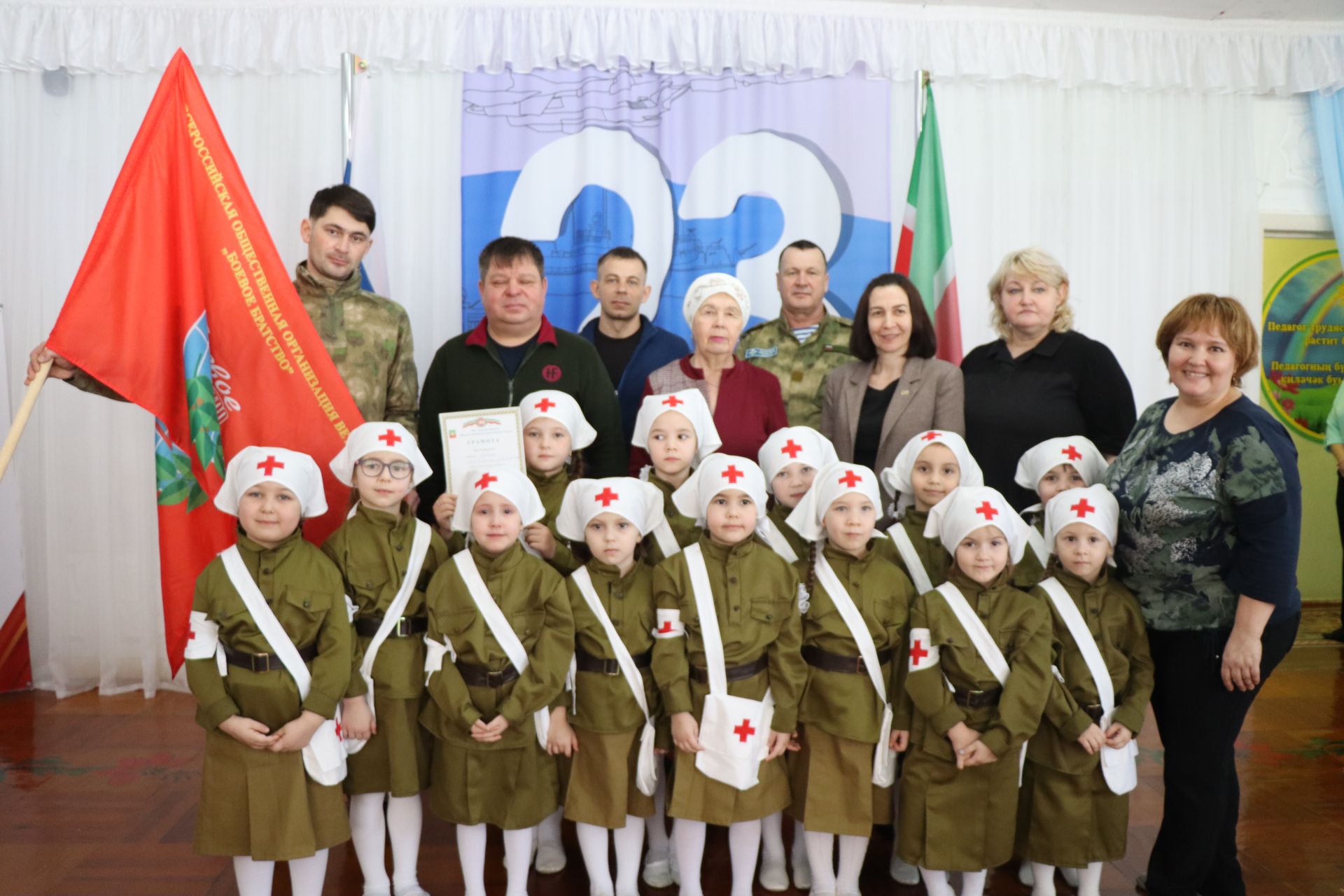 Нурлатский смотр строя и песни: волонтеры, героическая память и детская отвага (фоторепортаж)