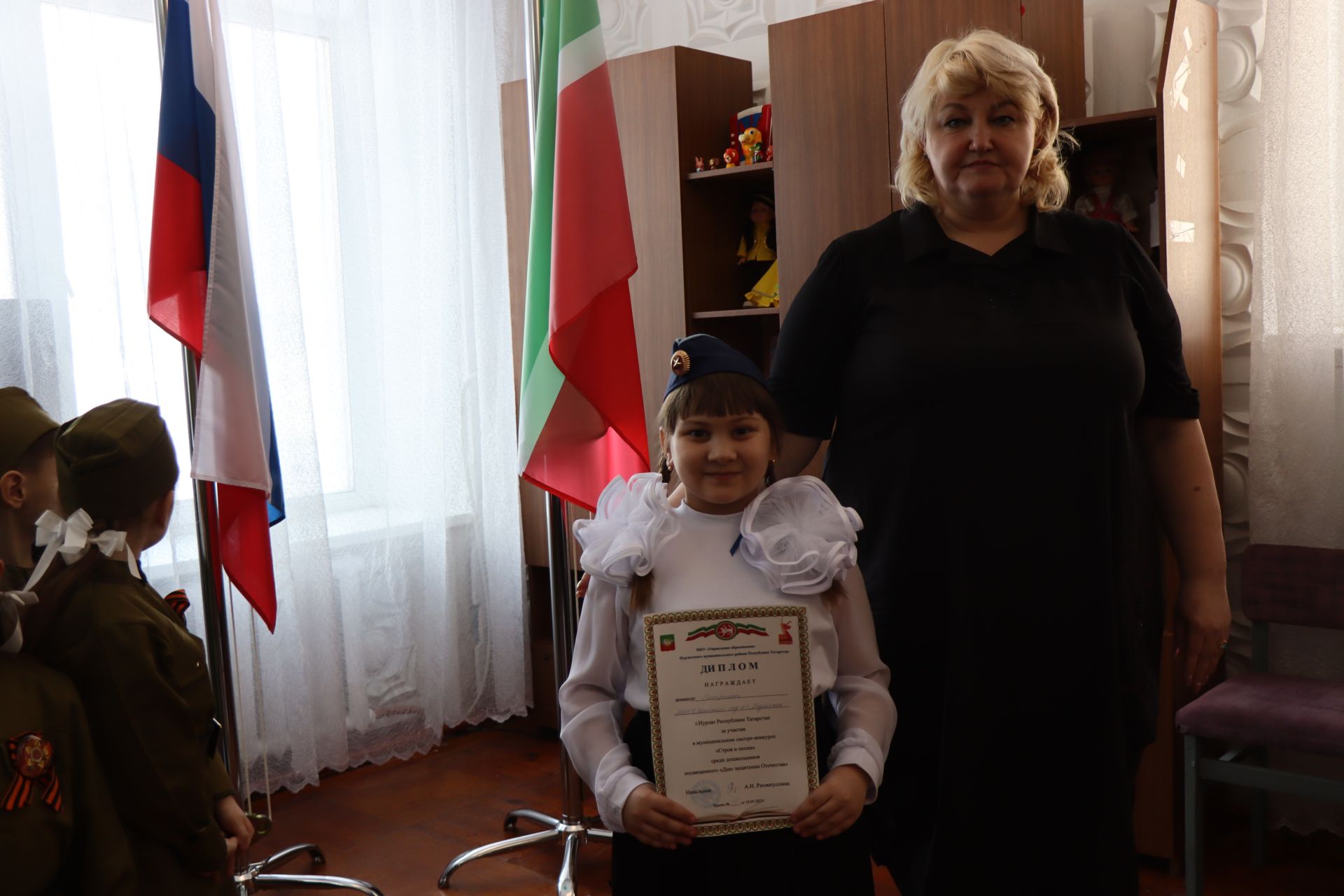 Нурлатский смотр строя и песни: волонтеры, героическая память и детская отвага (фоторепортаж)