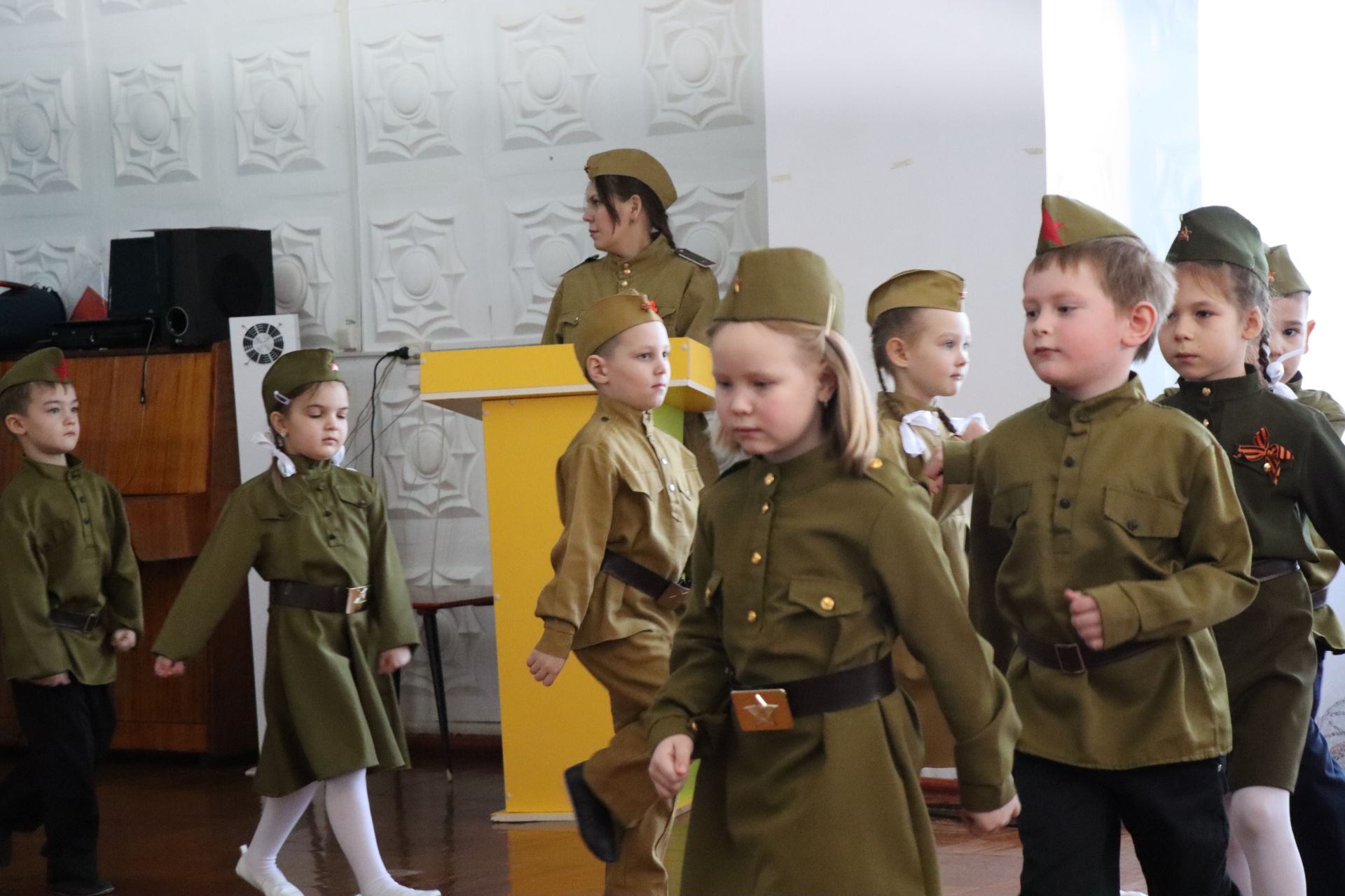 Нурлатский смотр строя и песни: волонтеры, героическая память и детская отвага (фоторепортаж)