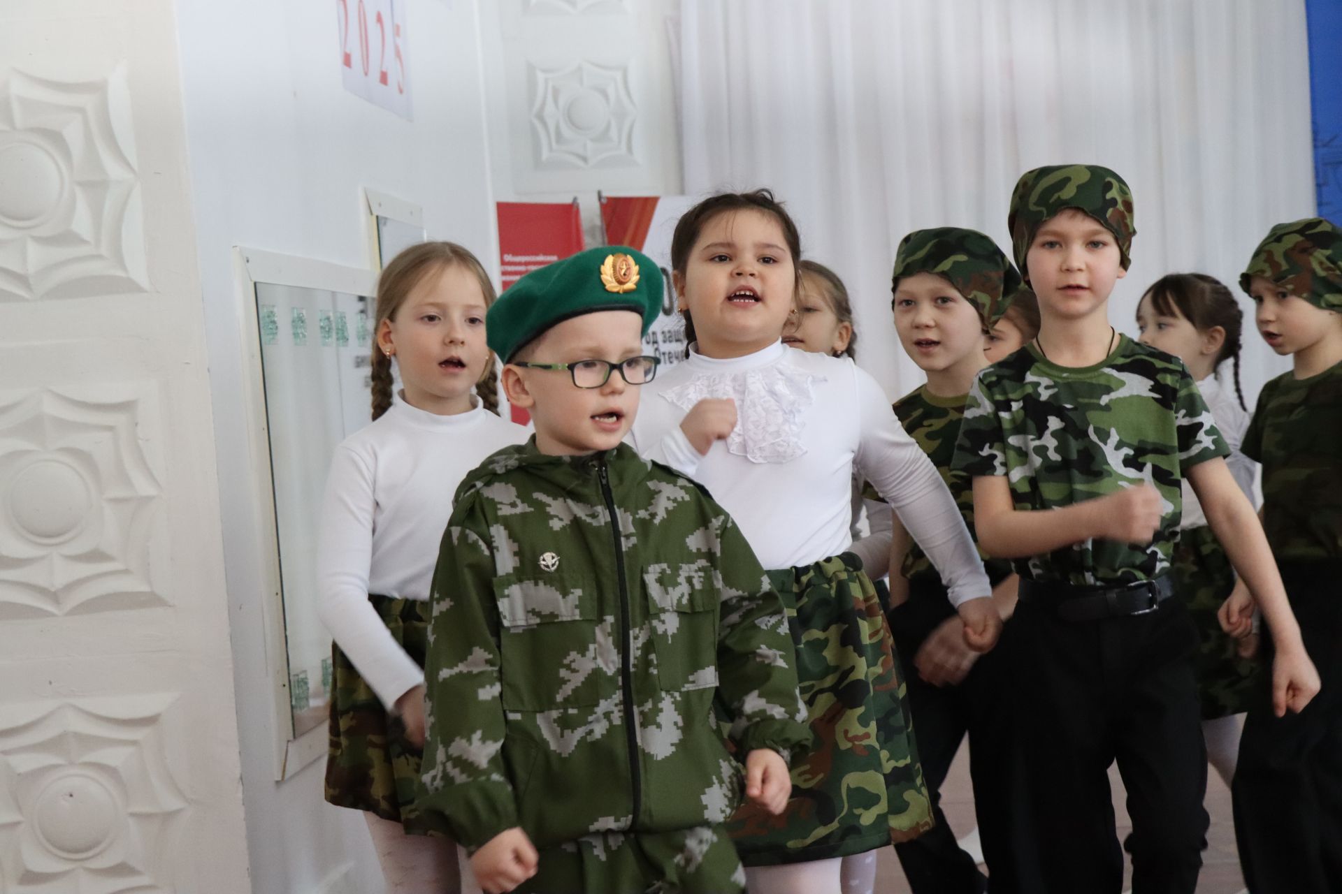 Нурлатский смотр строя и песни: волонтеры, героическая память и детская отвага (фоторепортаж)