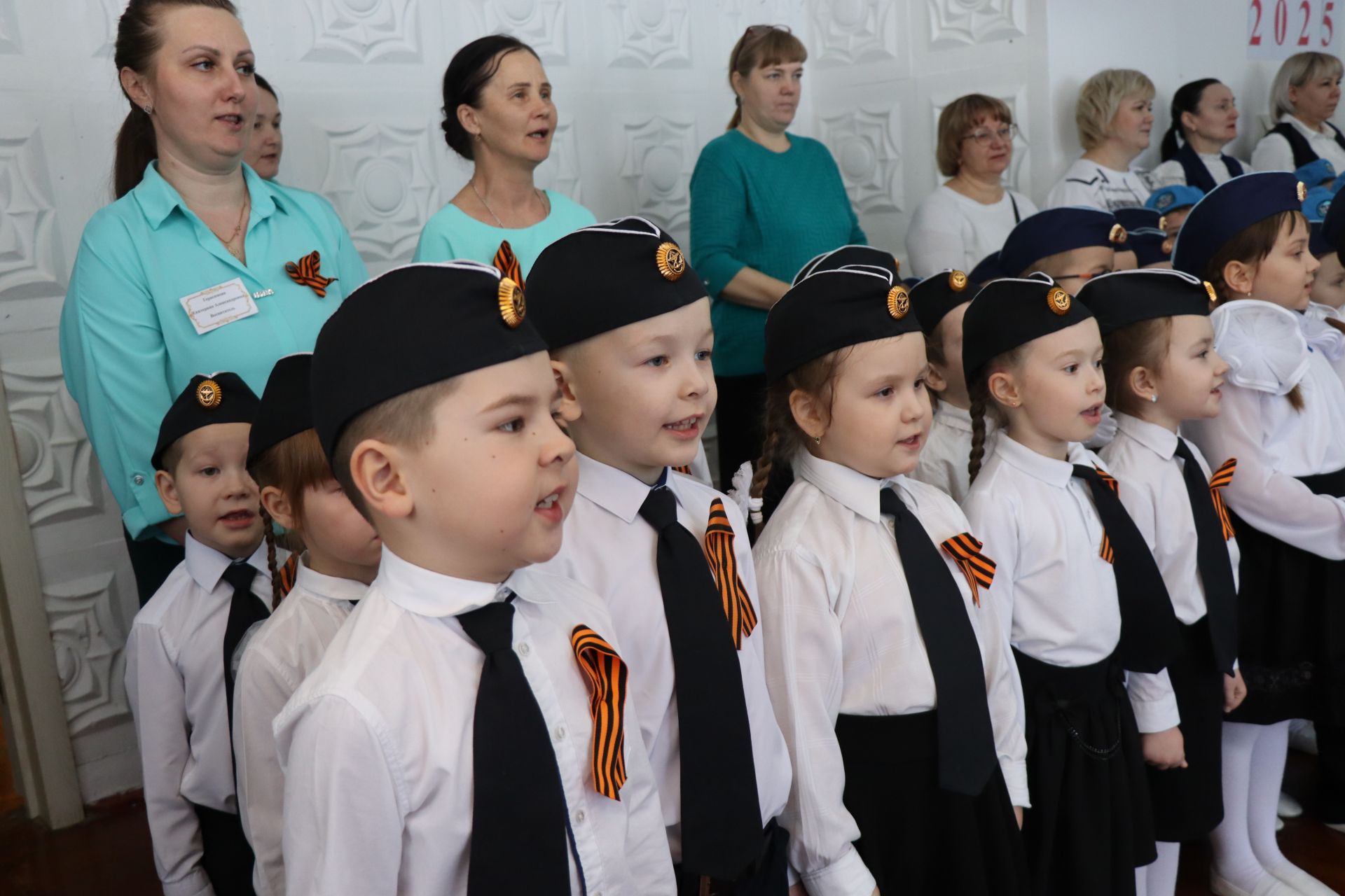 Нурлатский смотр строя и песни: волонтеры, героическая память и детская отвага (фоторепортаж)