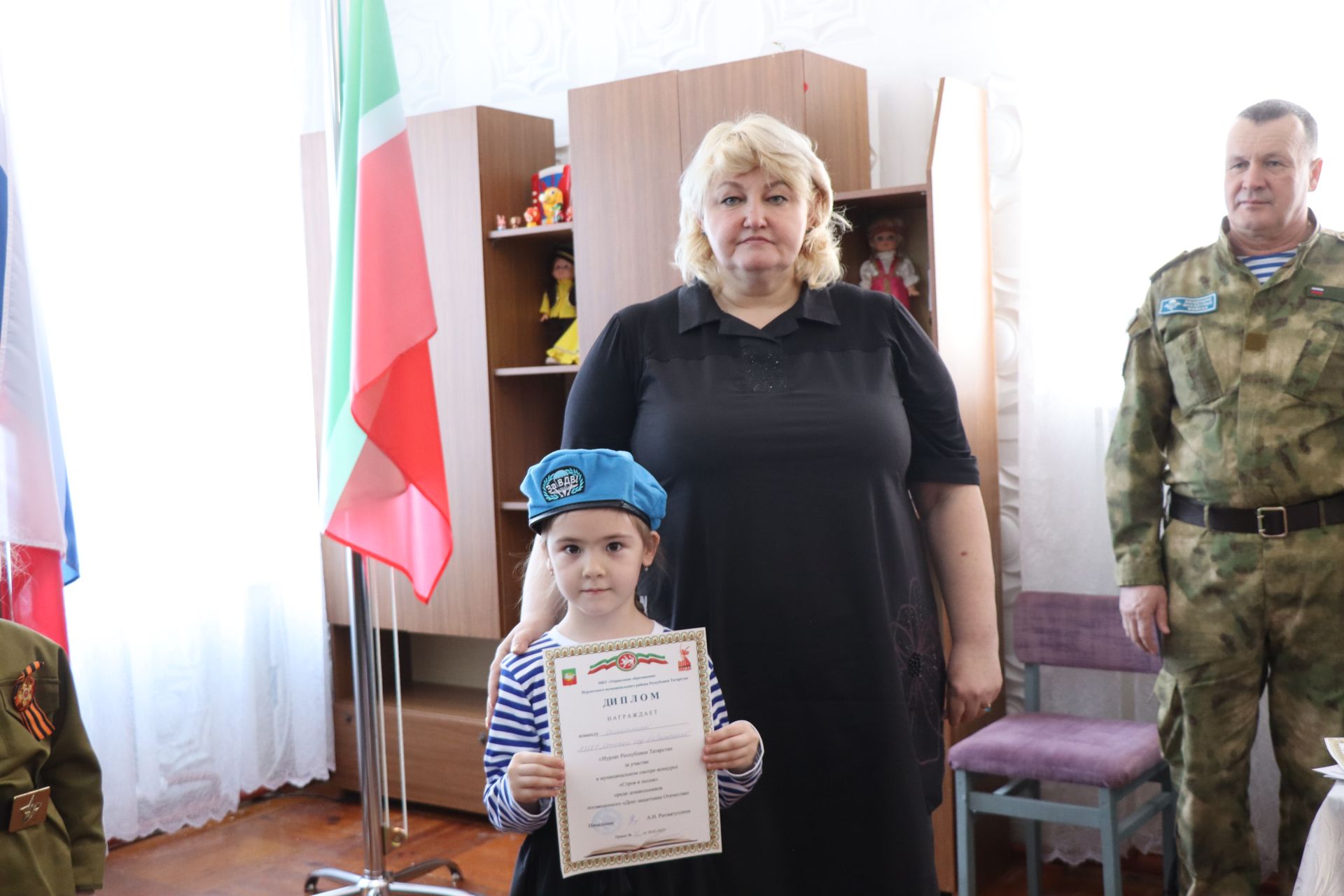 Нурлатский смотр строя и песни: волонтеры, героическая память и детская отвага (фоторепортаж)