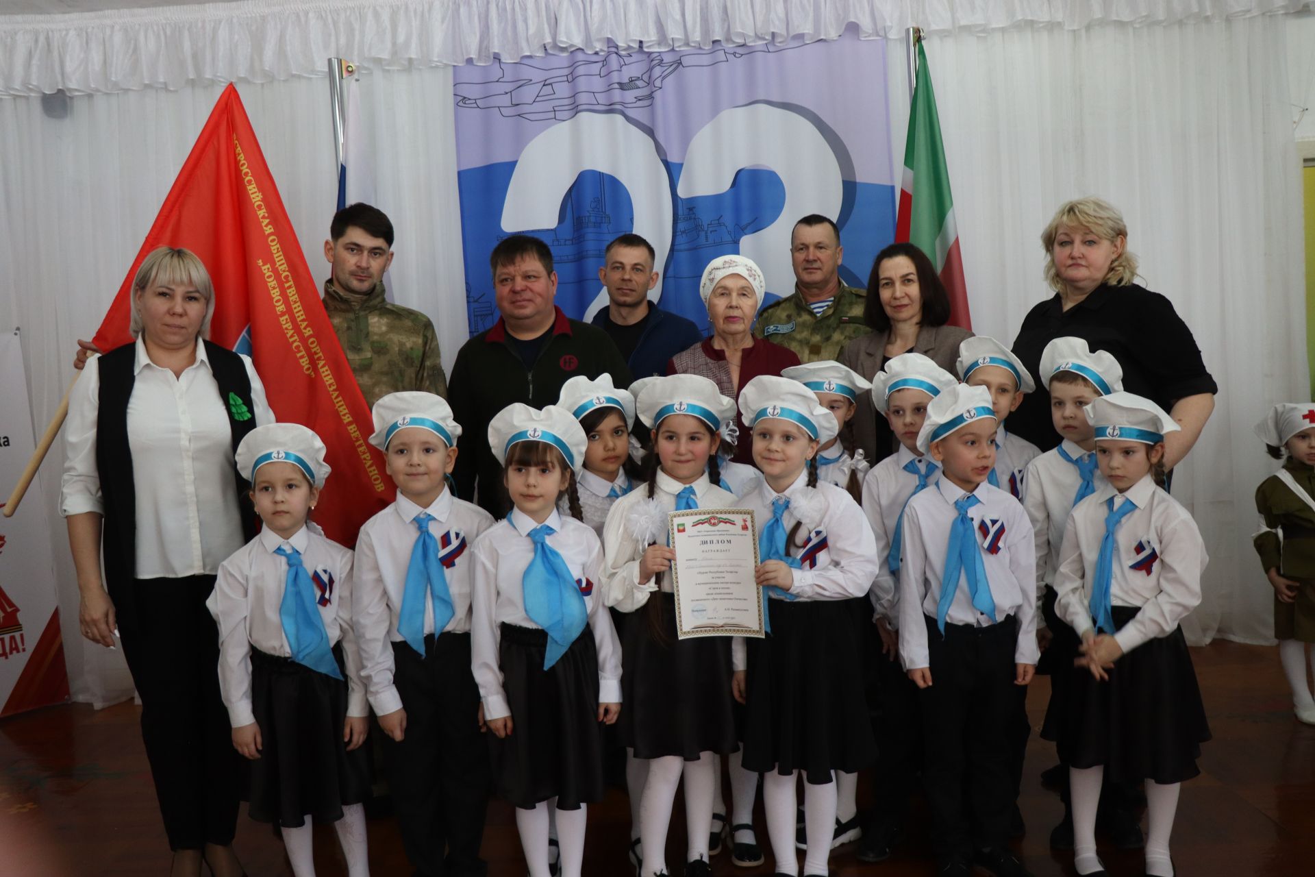 Нурлатский смотр строя и песни: волонтеры, героическая память и детская отвага (фоторепортаж)