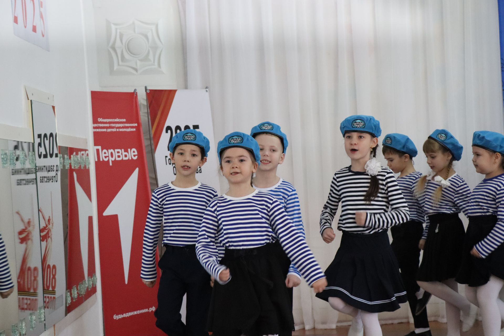 Нурлатский смотр строя и песни: волонтеры, героическая память и детская отвага (фоторепортаж)