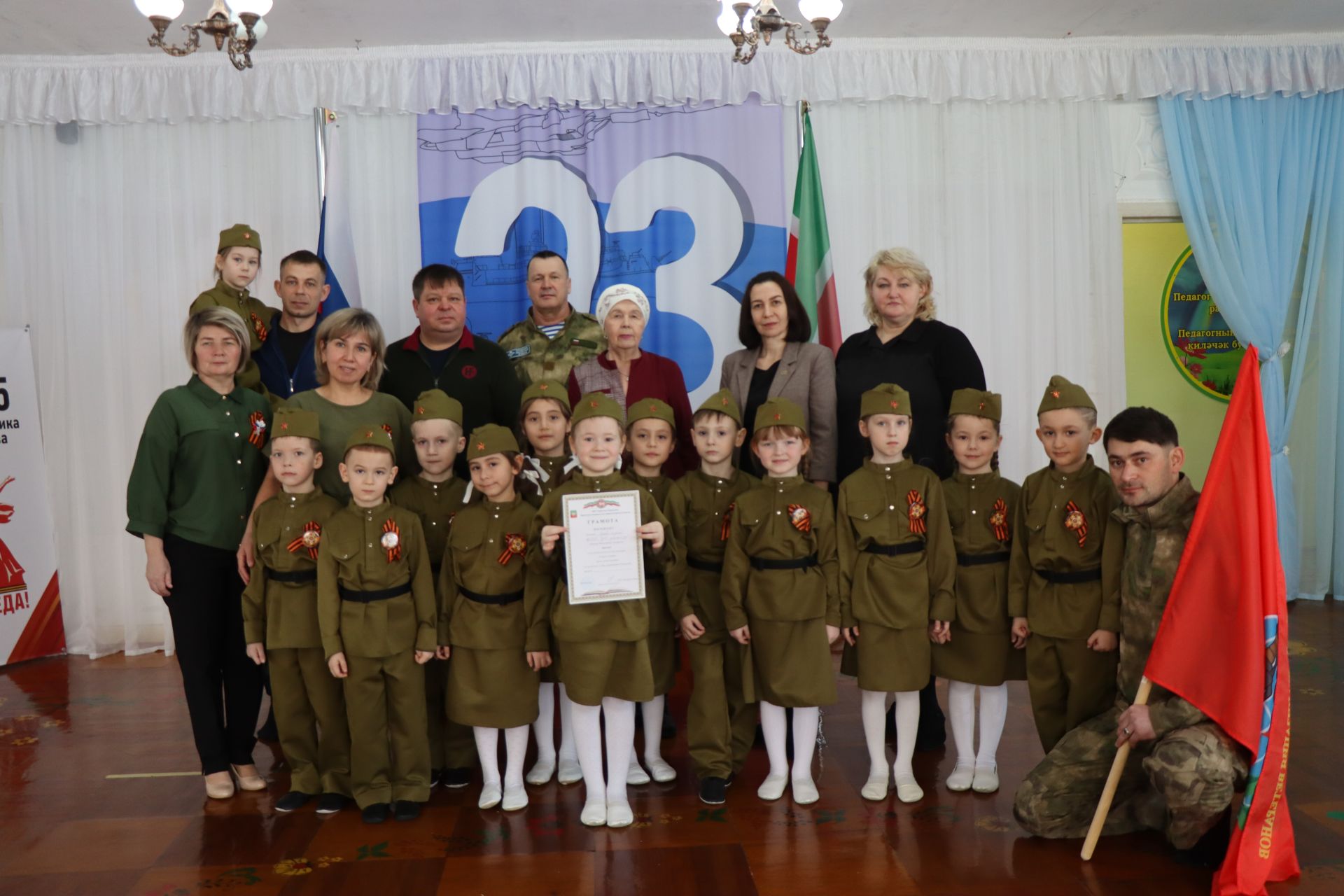 Нурлатский смотр строя и песни: волонтеры, героическая память и детская отвага (фоторепортаж)