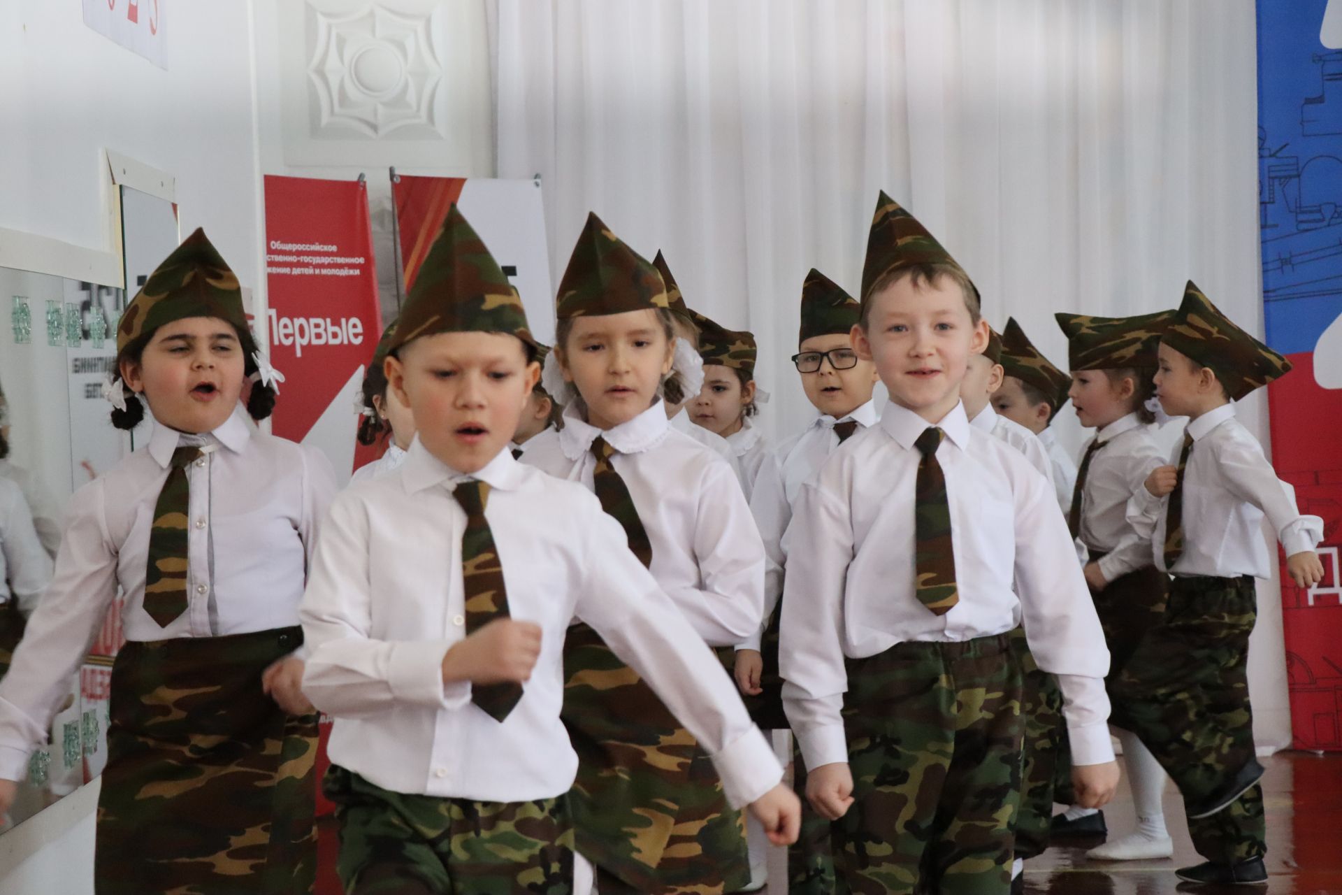 Нурлатский смотр строя и песни: волонтеры, героическая память и детская отвага (фоторепортаж)