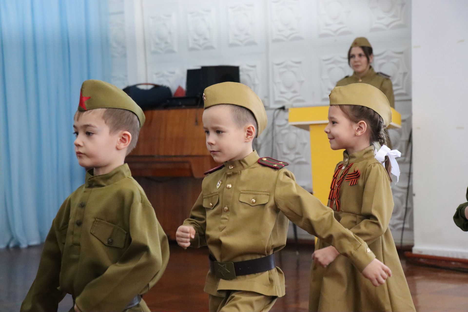 Нурлатский смотр строя и песни: волонтеры, героическая память и детская отвага (фоторепортаж)