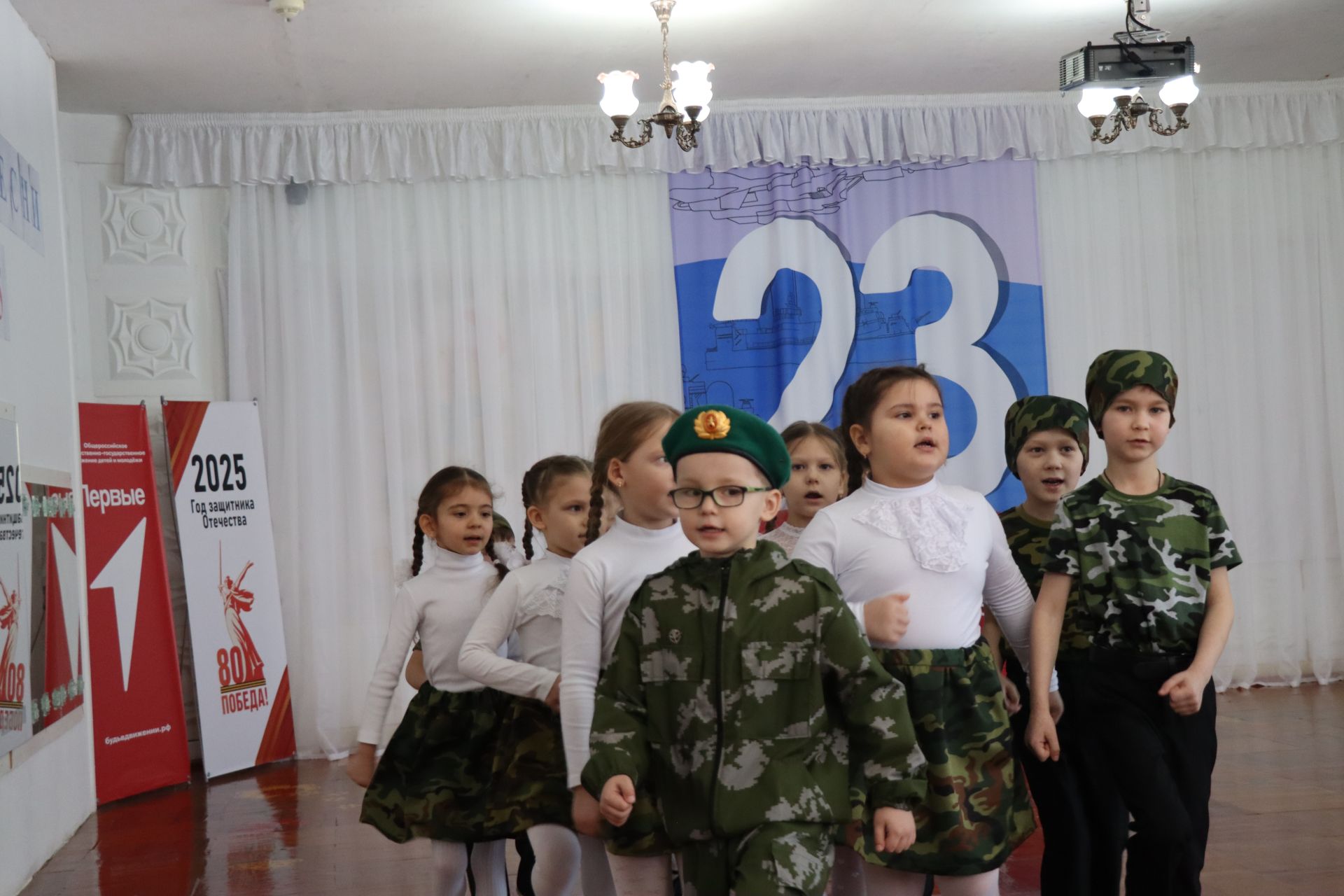 Нурлатский смотр строя и песни: волонтеры, героическая память и детская отвага (фоторепортаж)